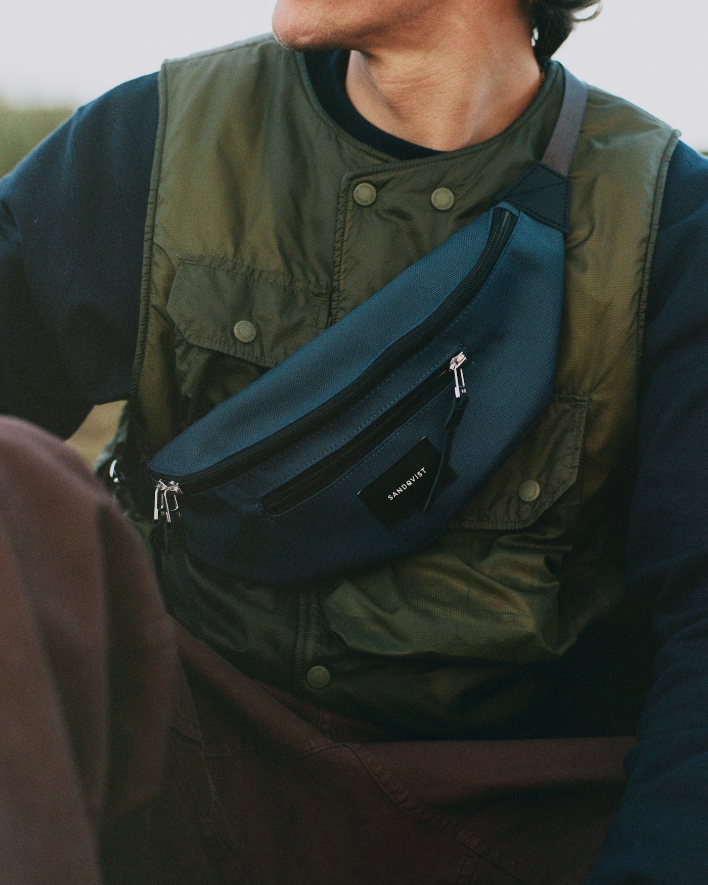 Aste är i färgen svart (5 av 6)