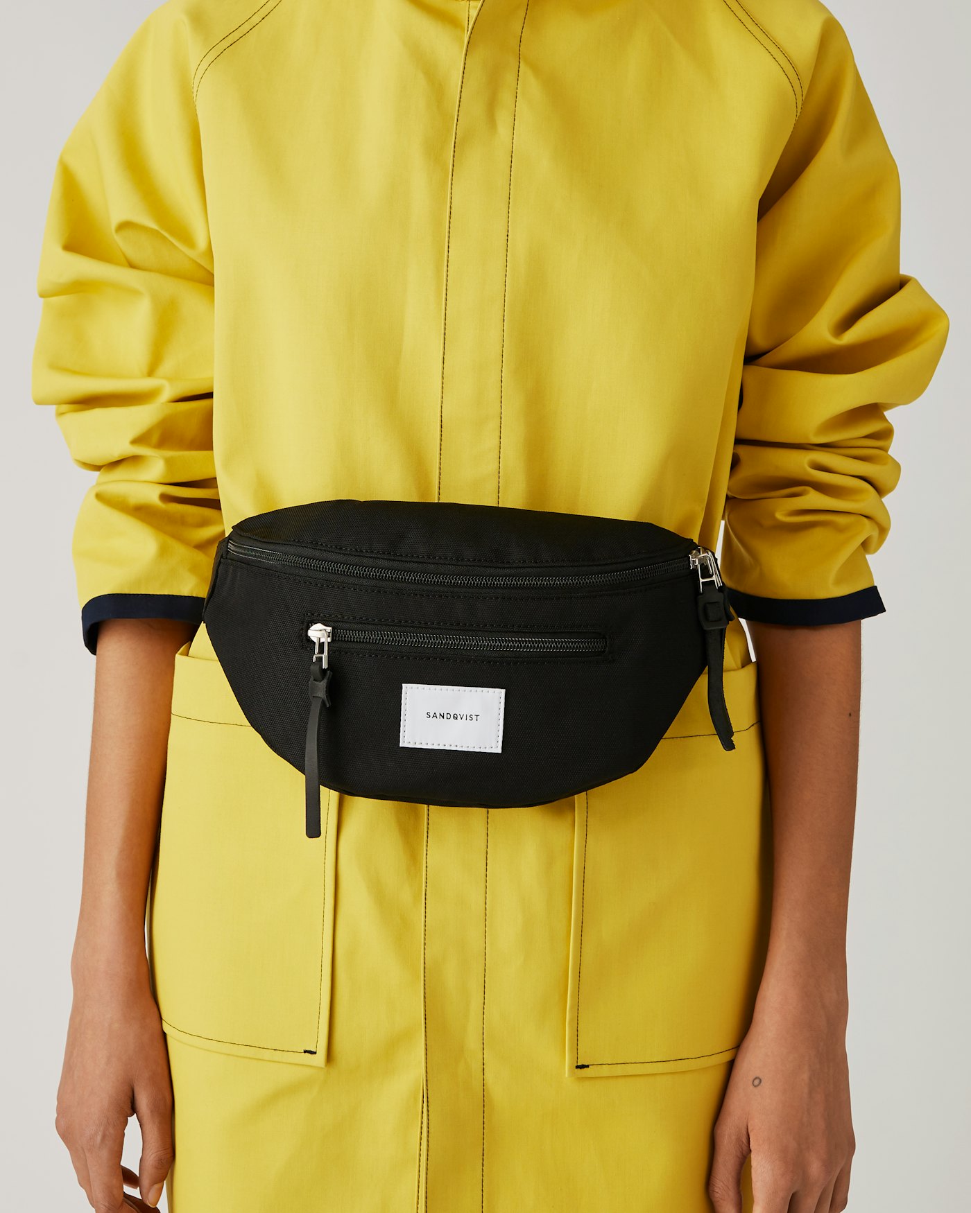 Aste är i färgen svart (4 av 6)