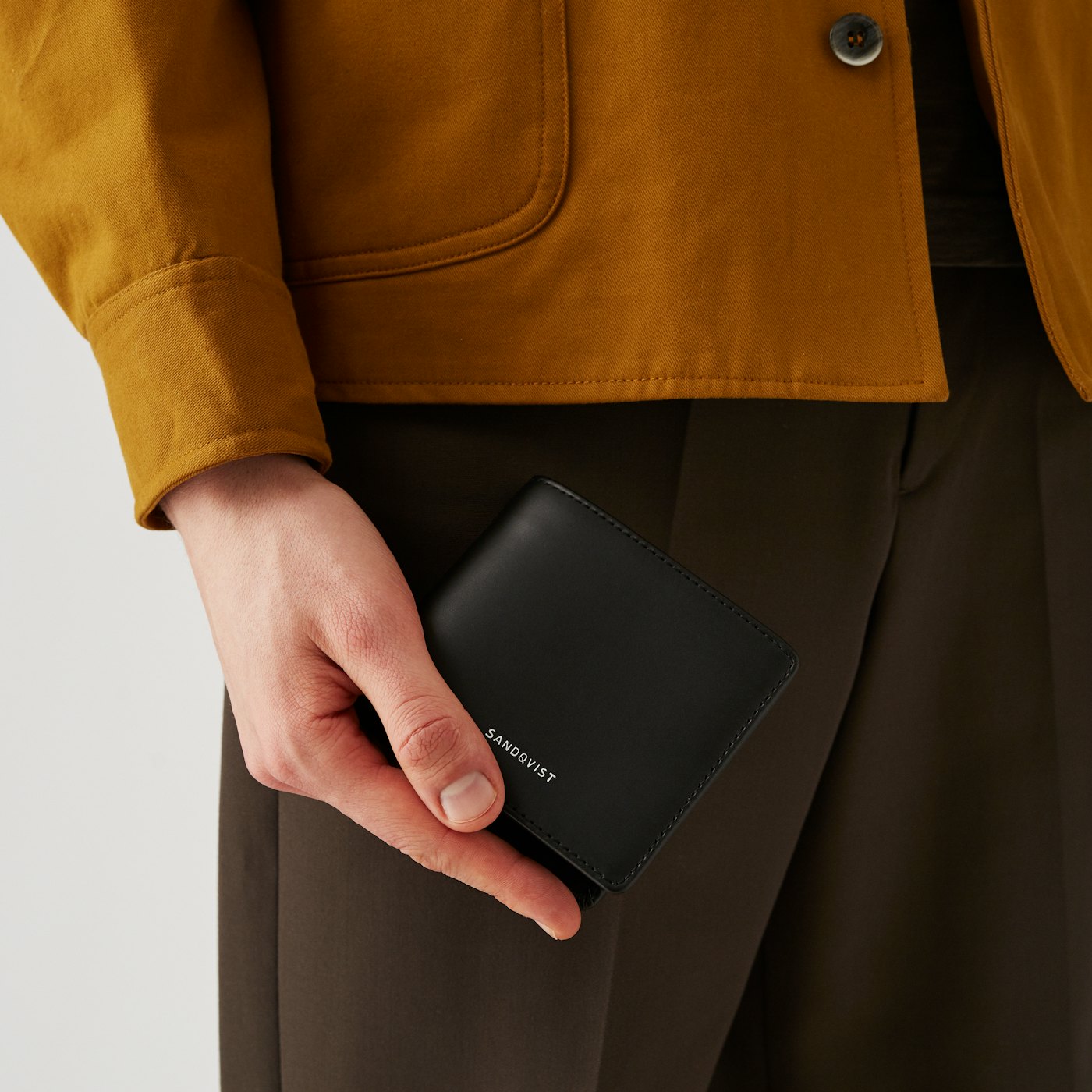 Manfred is in color black (5 of 5)