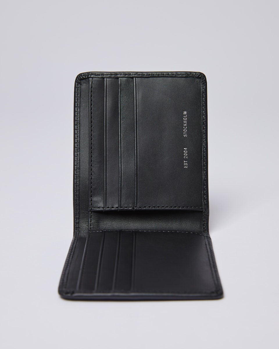 Manfred belongs to the category Wallets and is in color black (2 of 5)