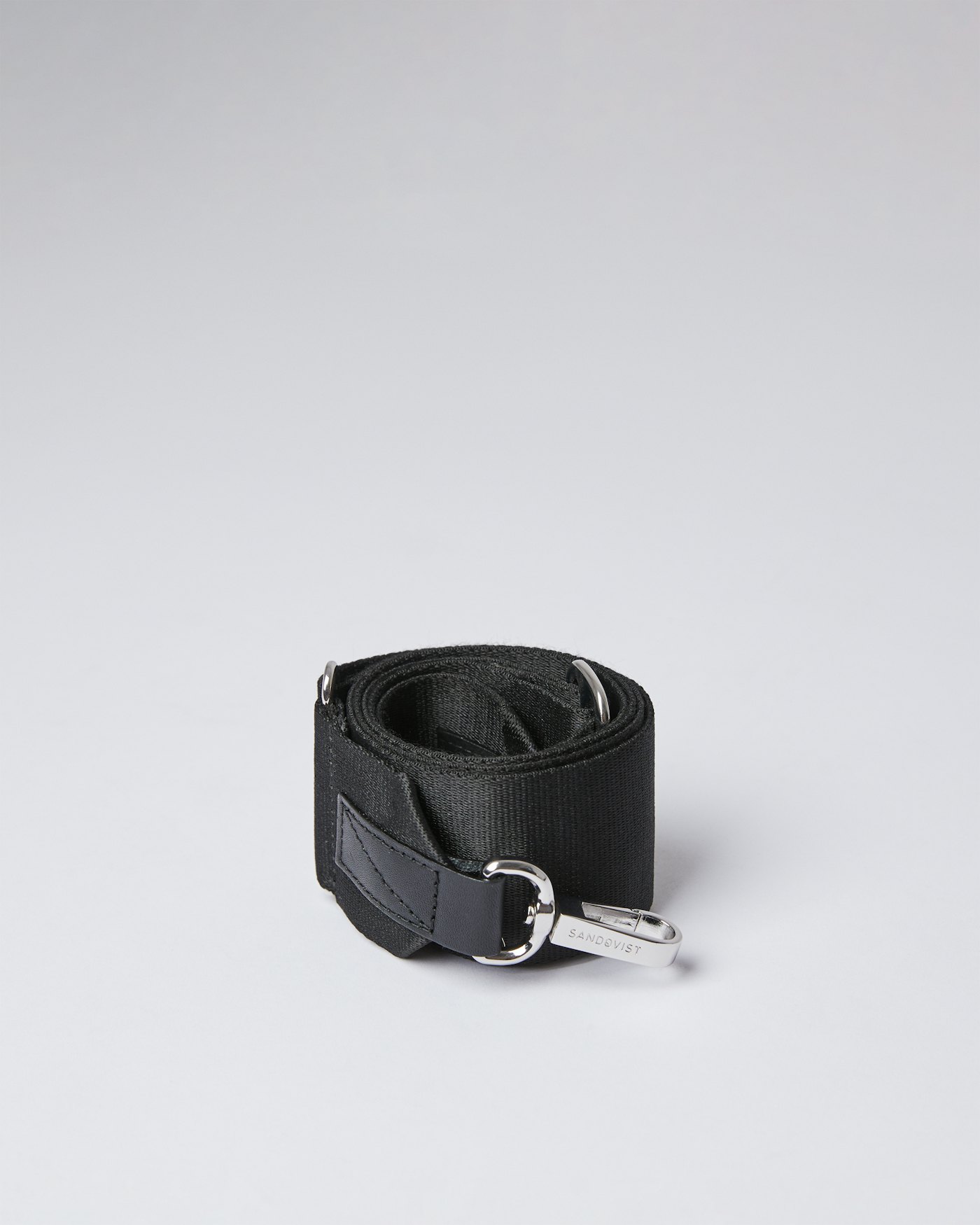 Adjustable Shoulder Strap est en couleur noir (1 de 2)