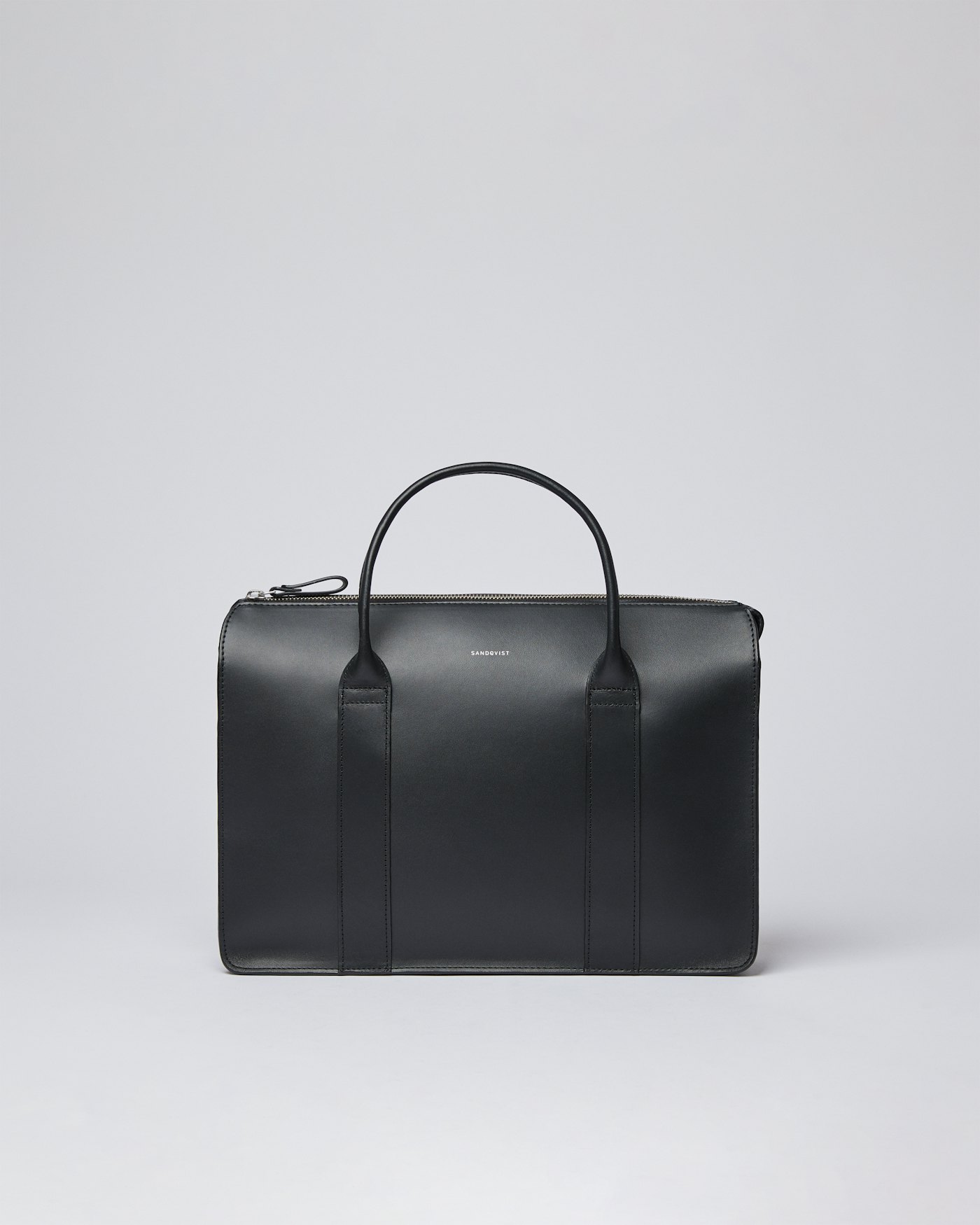 Alice är i färgen svart (1 av 6)