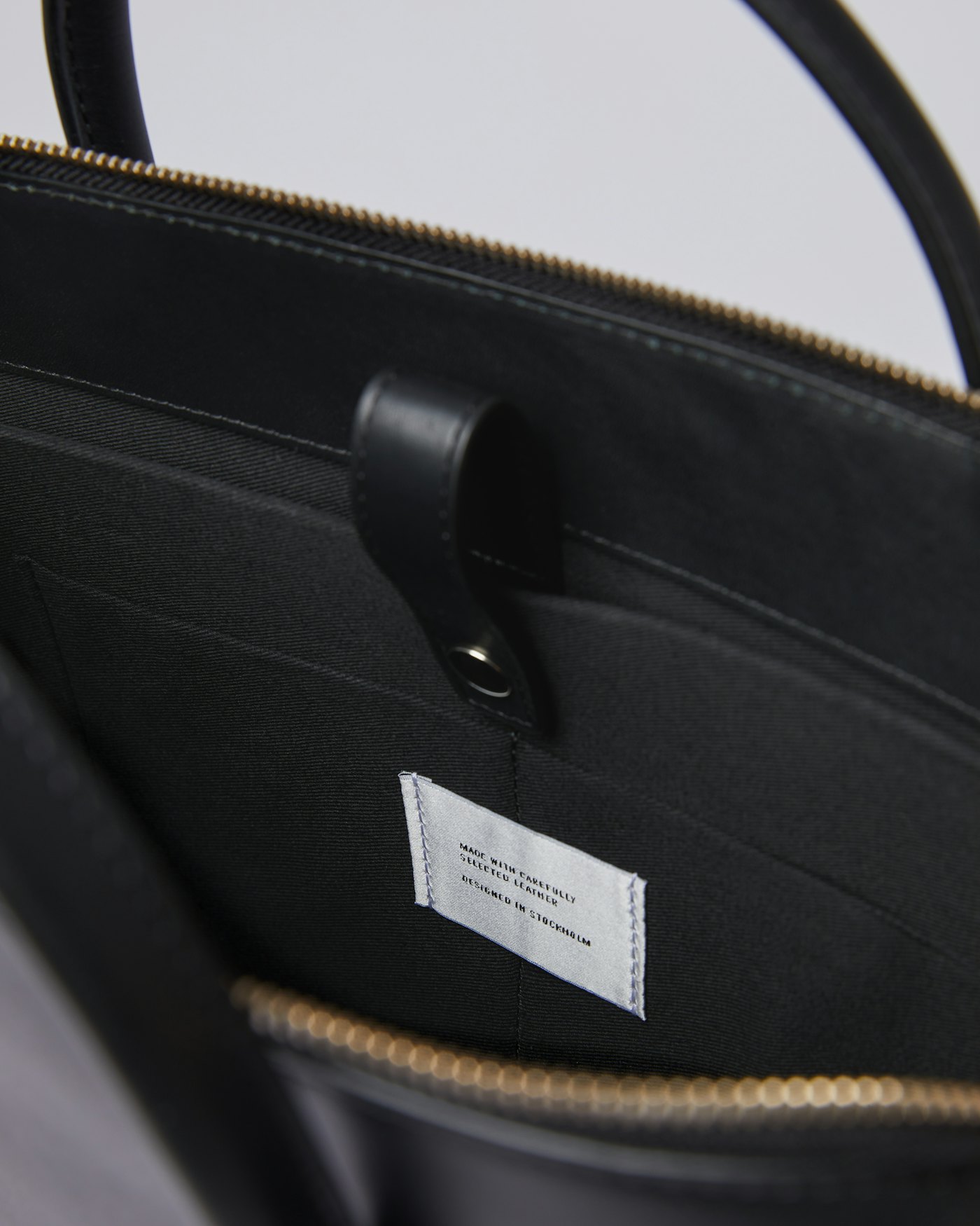 Alice är i färgen svart (5 av 6)