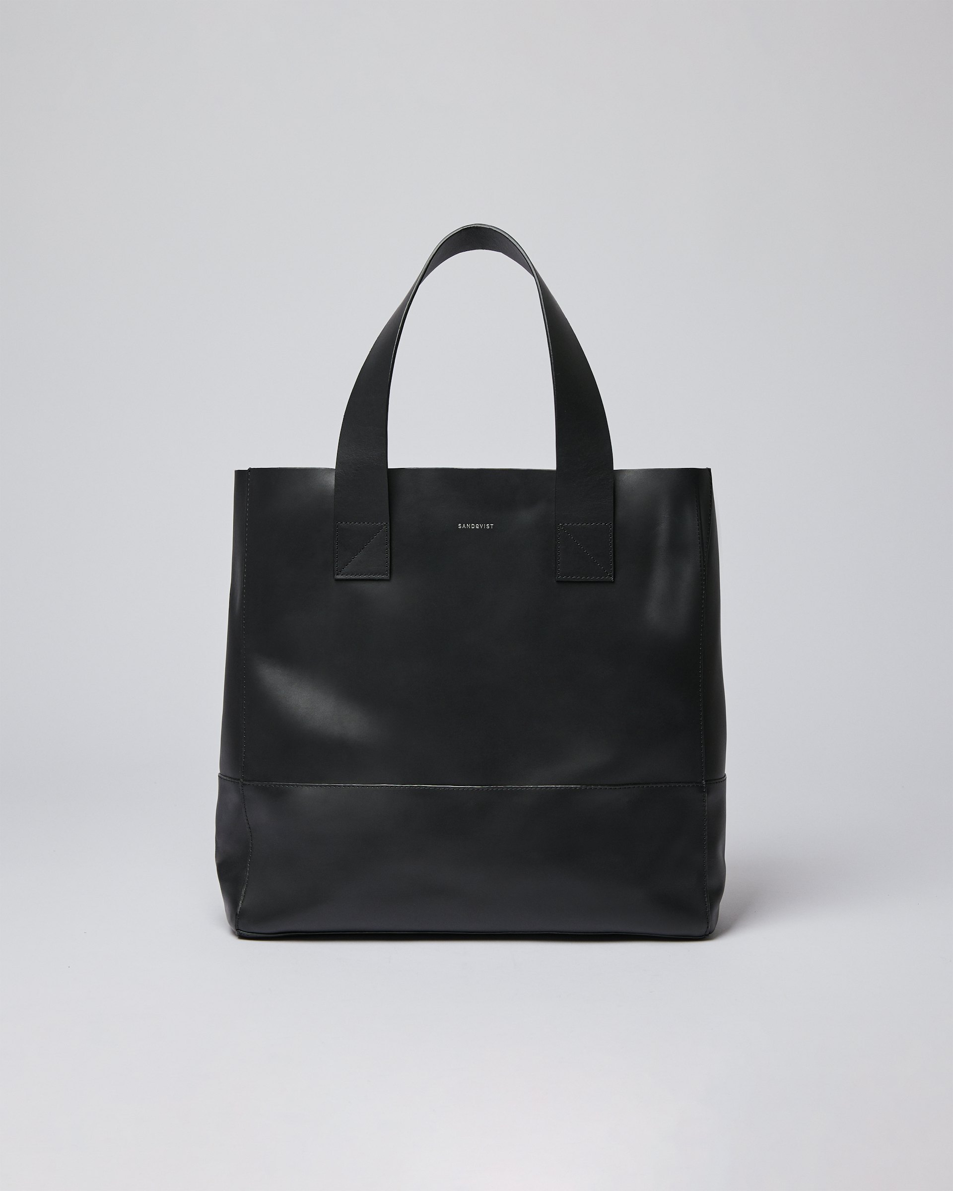 Iris belongs to the category Shoulder bags and is in color black
