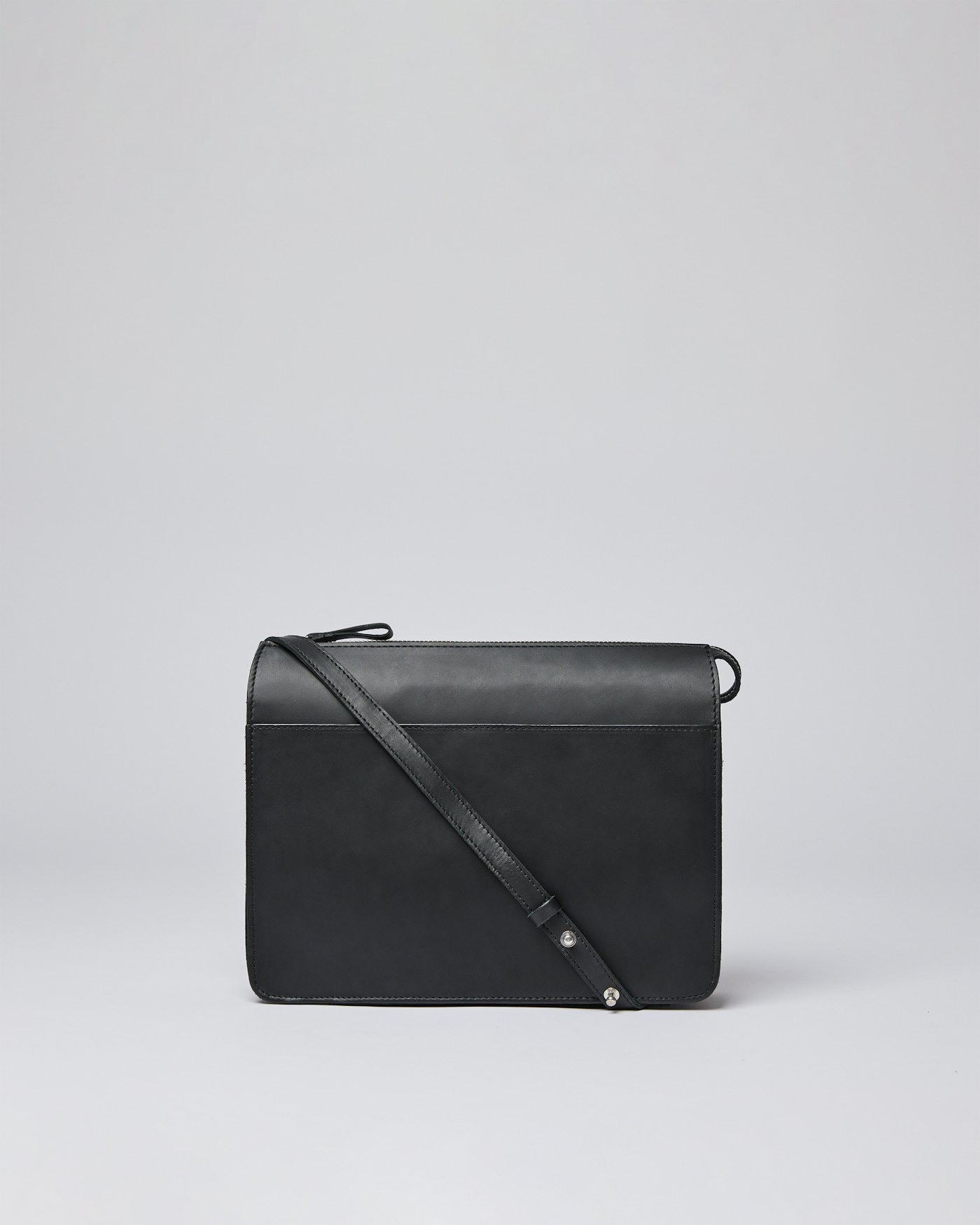 Franka är i färgen svart (3 av 5)