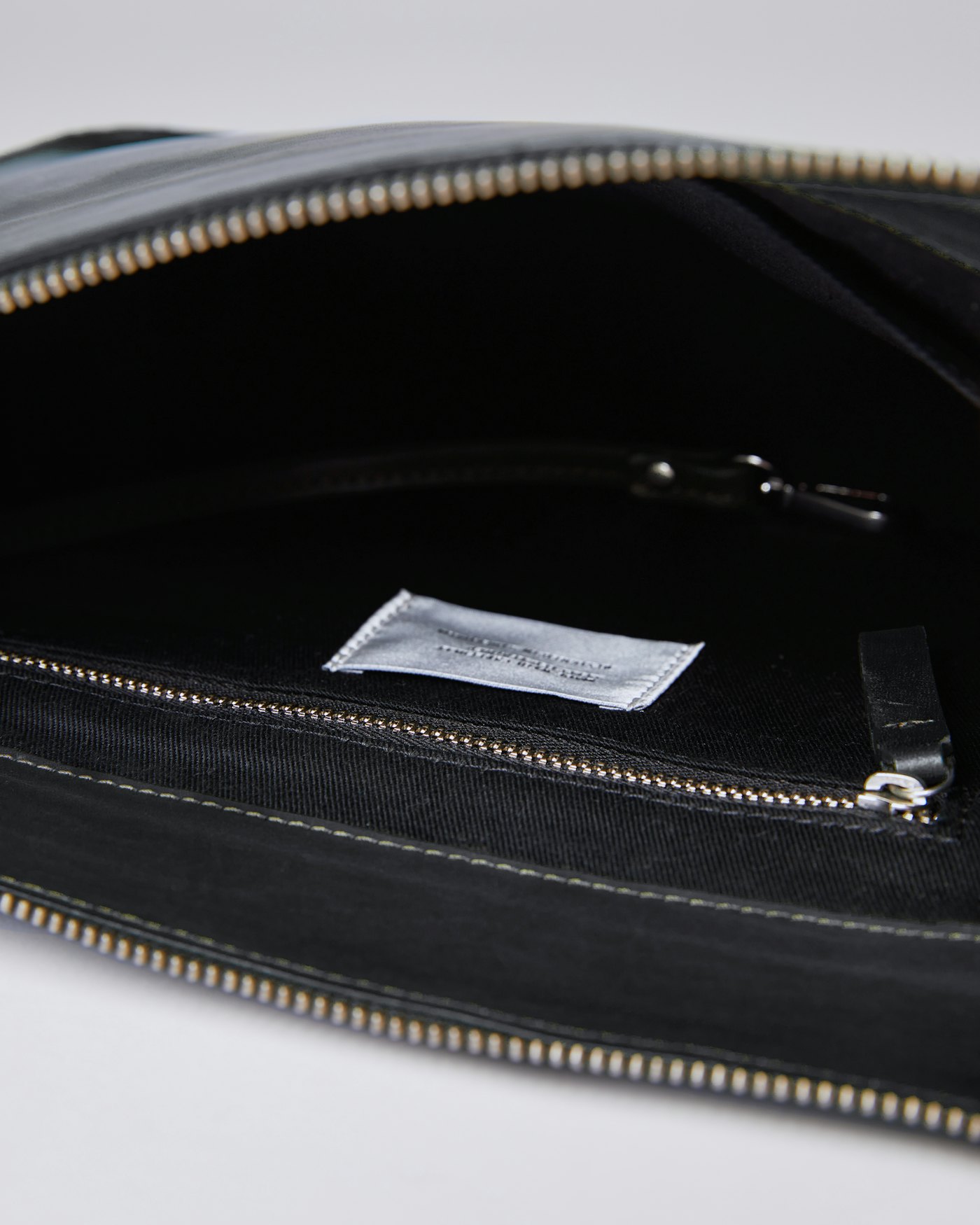 Franka är i färgen svart (4 av 5)