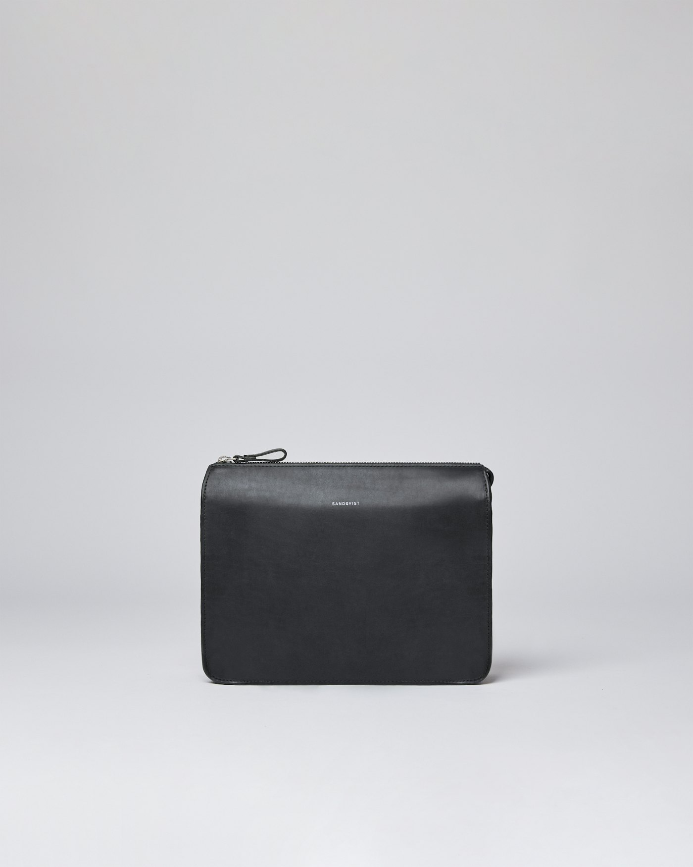 Franka är i färgen svart (1 av 5)