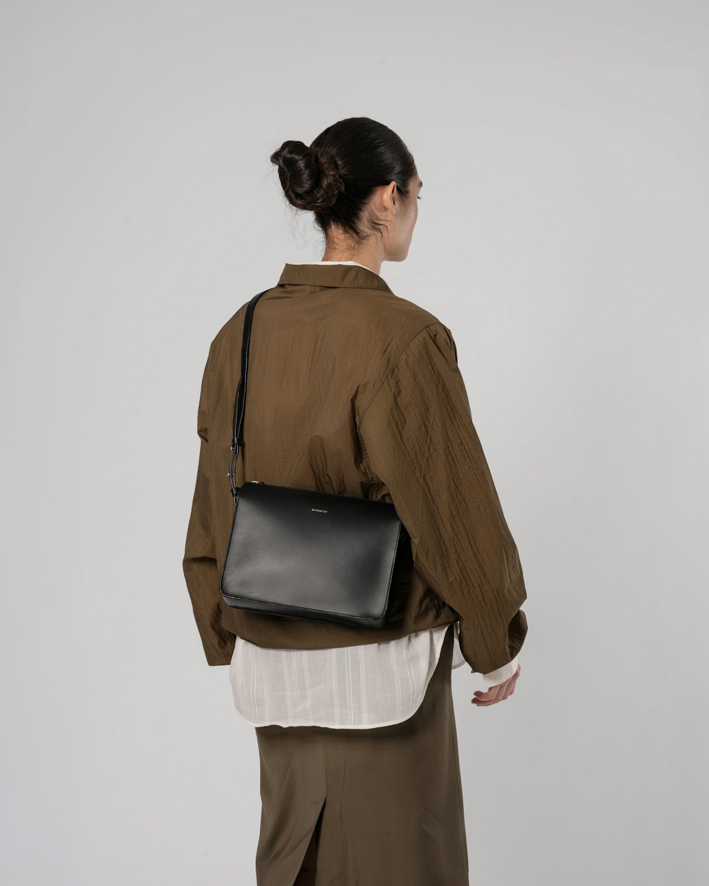 Franka är i färgen svart (5 av 5)