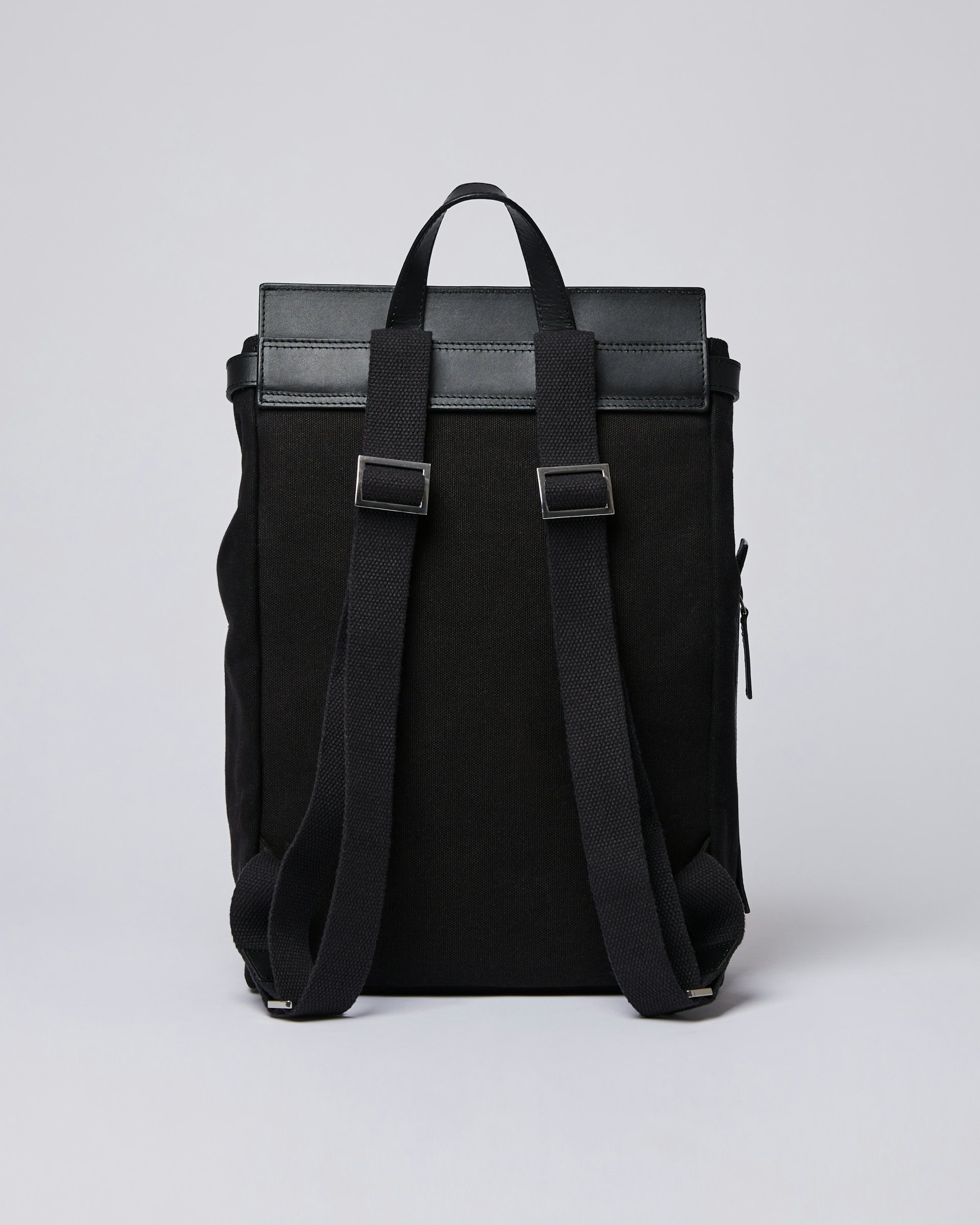 Alva Metal Hook belongs to the category Backpacks and is in color black (3 of 6)