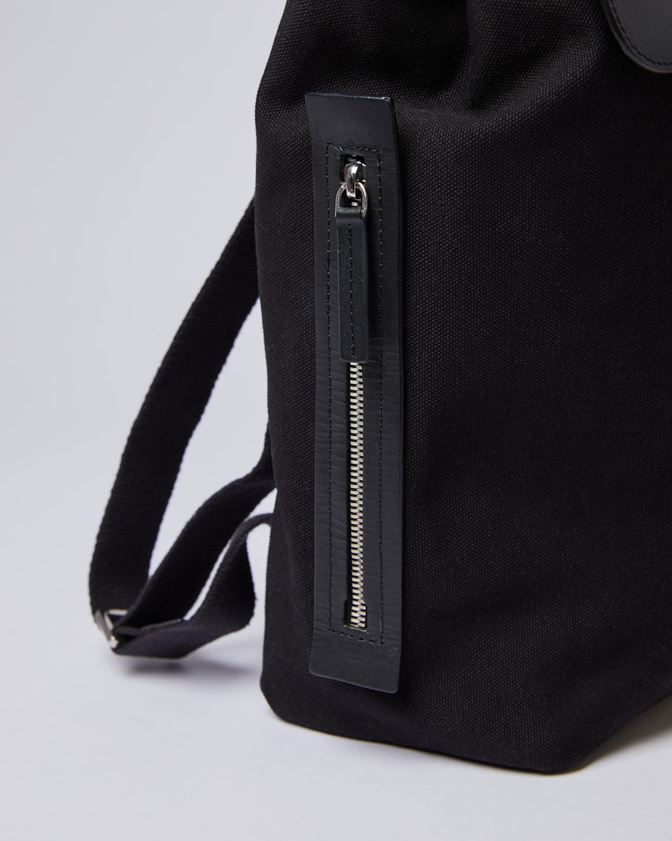 Alva Metal Hook belongs to the category Backpacks and is in color black (4 of 6)