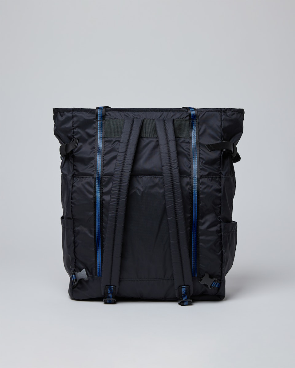 Roger Lightweight belongs to the category Backpacks and is in color black (4 of 6)