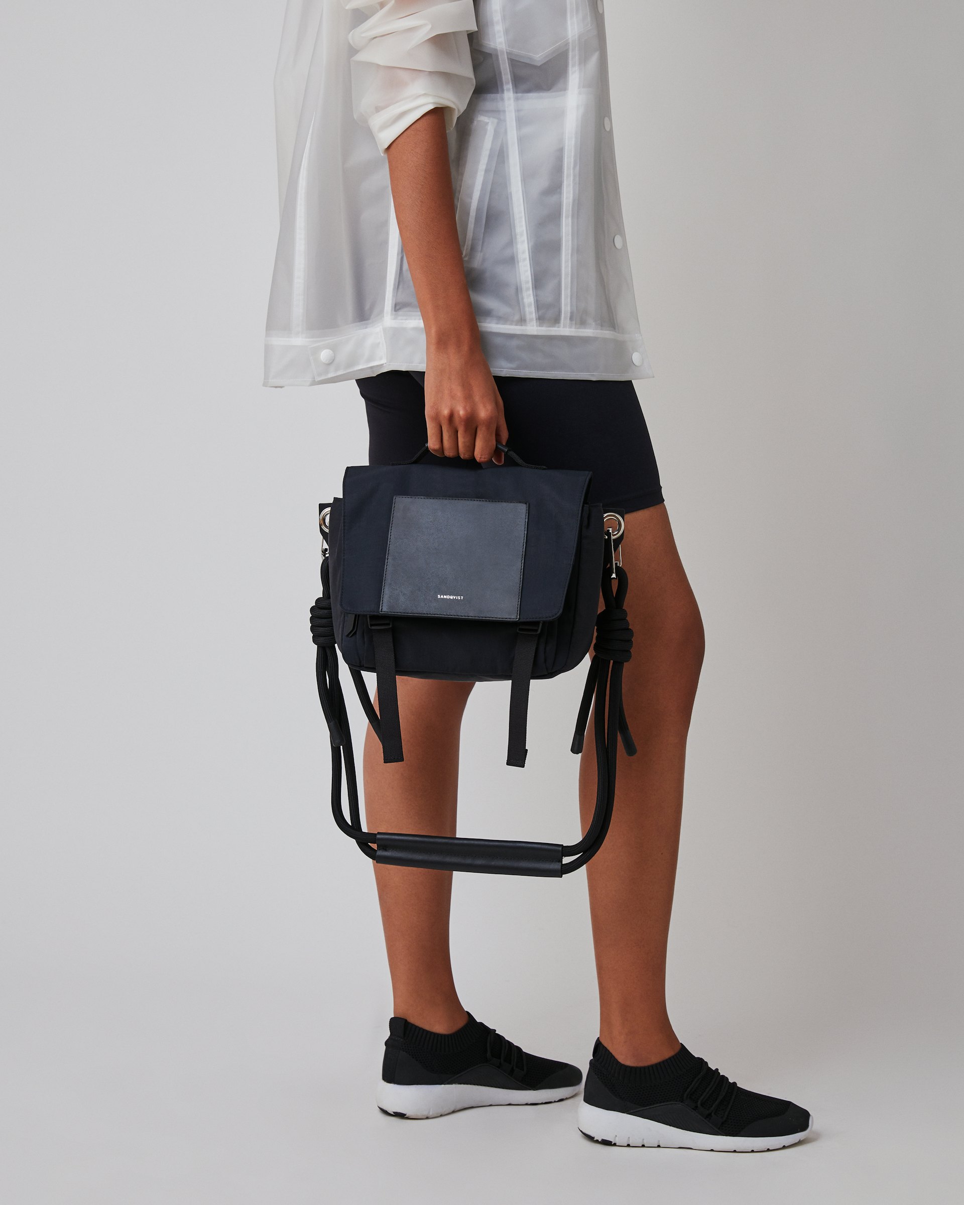 Solveig belongs to the category Shoulder bags and is in color black (7 of 7)