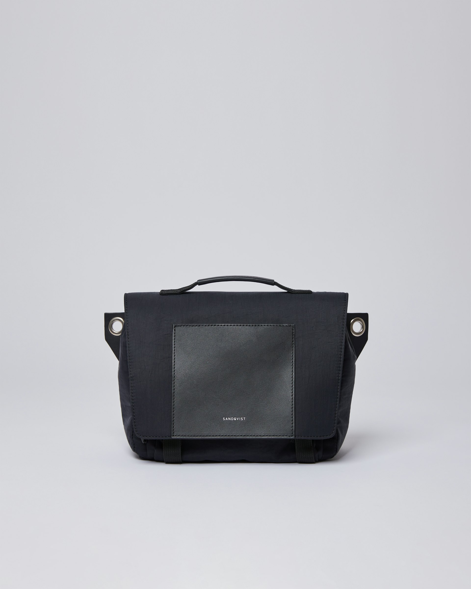 Solveig belongs to the category Shoulder bags and is in color black