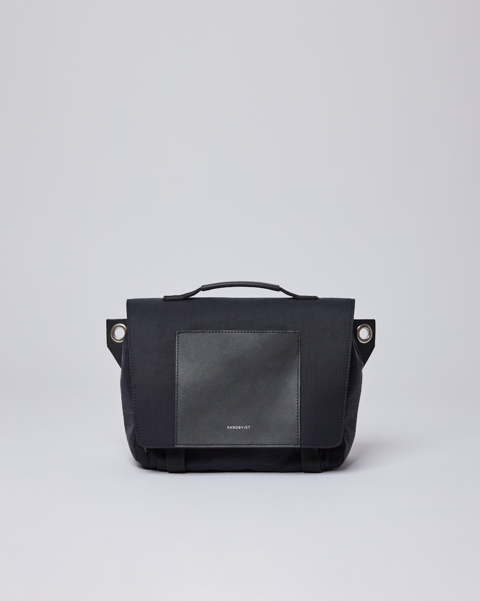 Solveig belongs to the category Shoulder bags and is in color black (1 of 7)