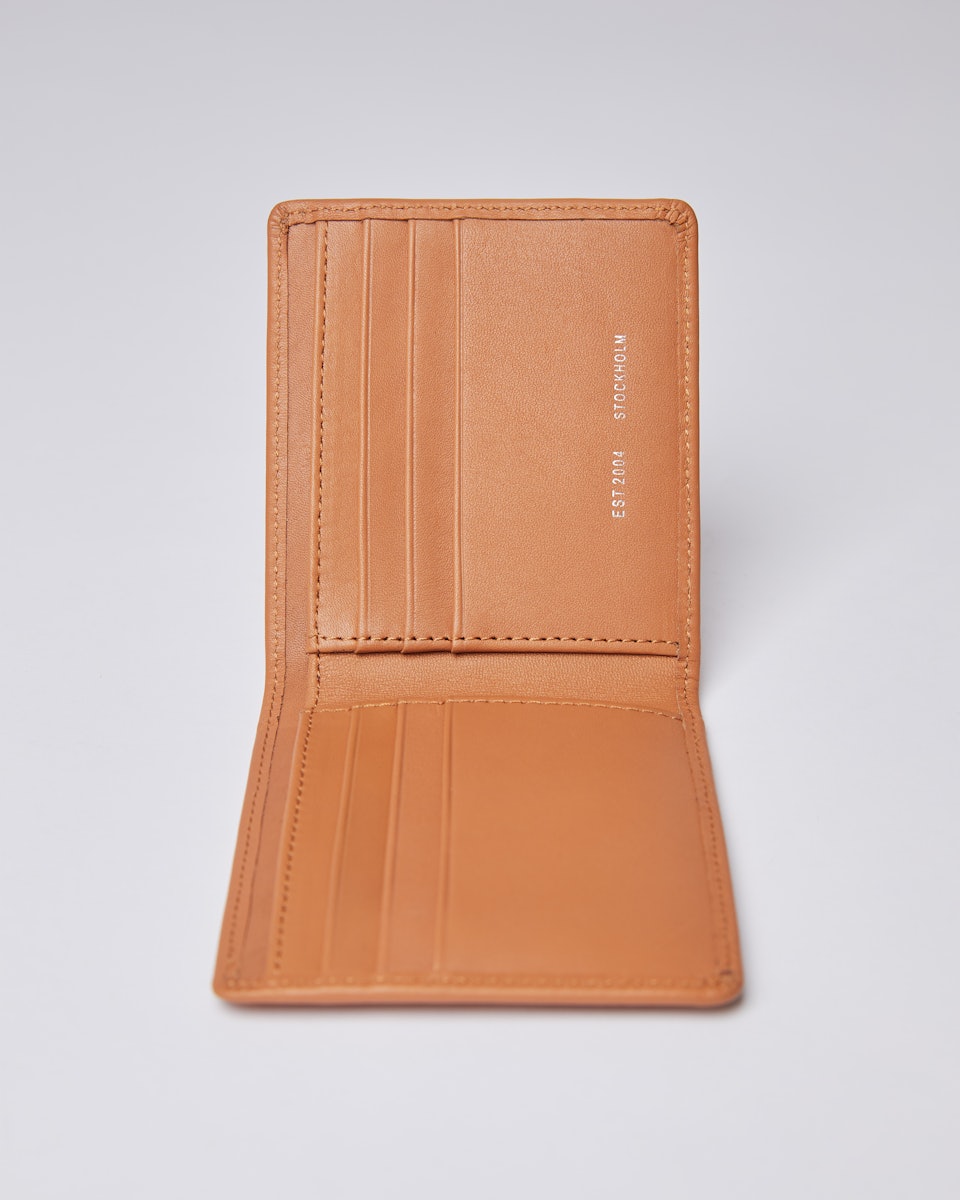 Manfred belongs to the category Wallets and is in color toffee (2 of 3)