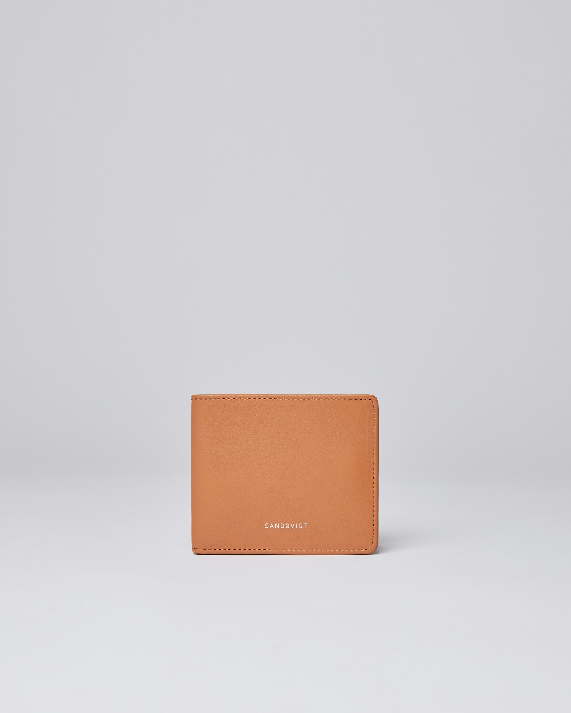 Manfred belongs to the category Wallets and is in color toffee (1 of 3)