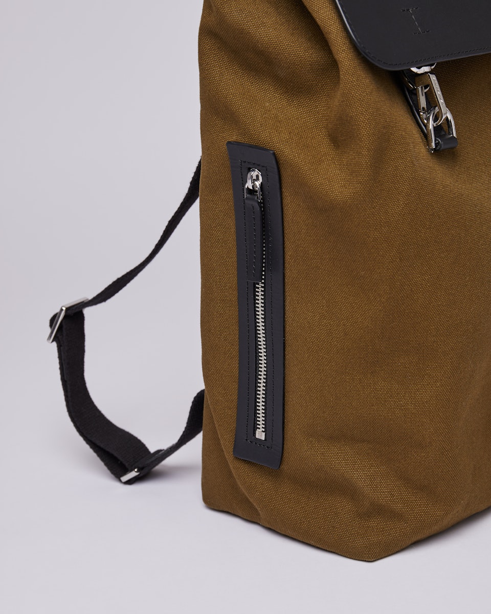 Hege Metal Hook belongs to the category Backpacks and is in color olive (4 of 6)