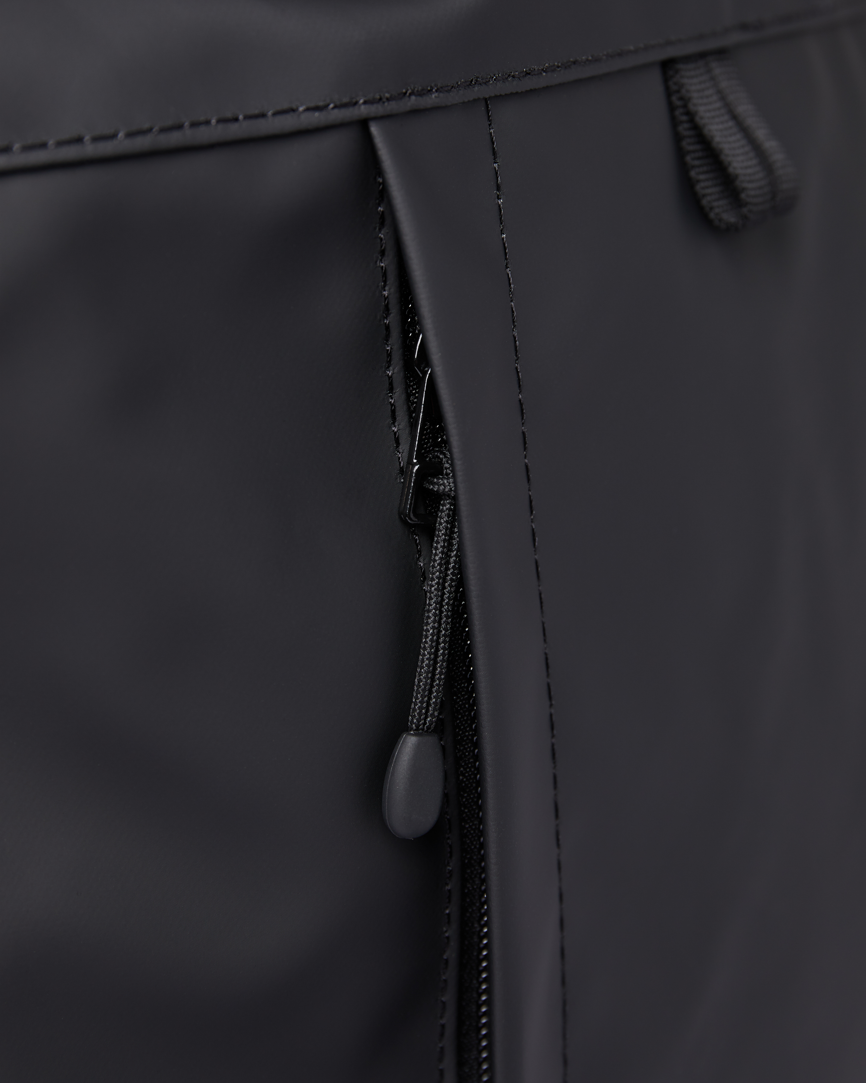 Konrad est en couleur noir (4 de 8)