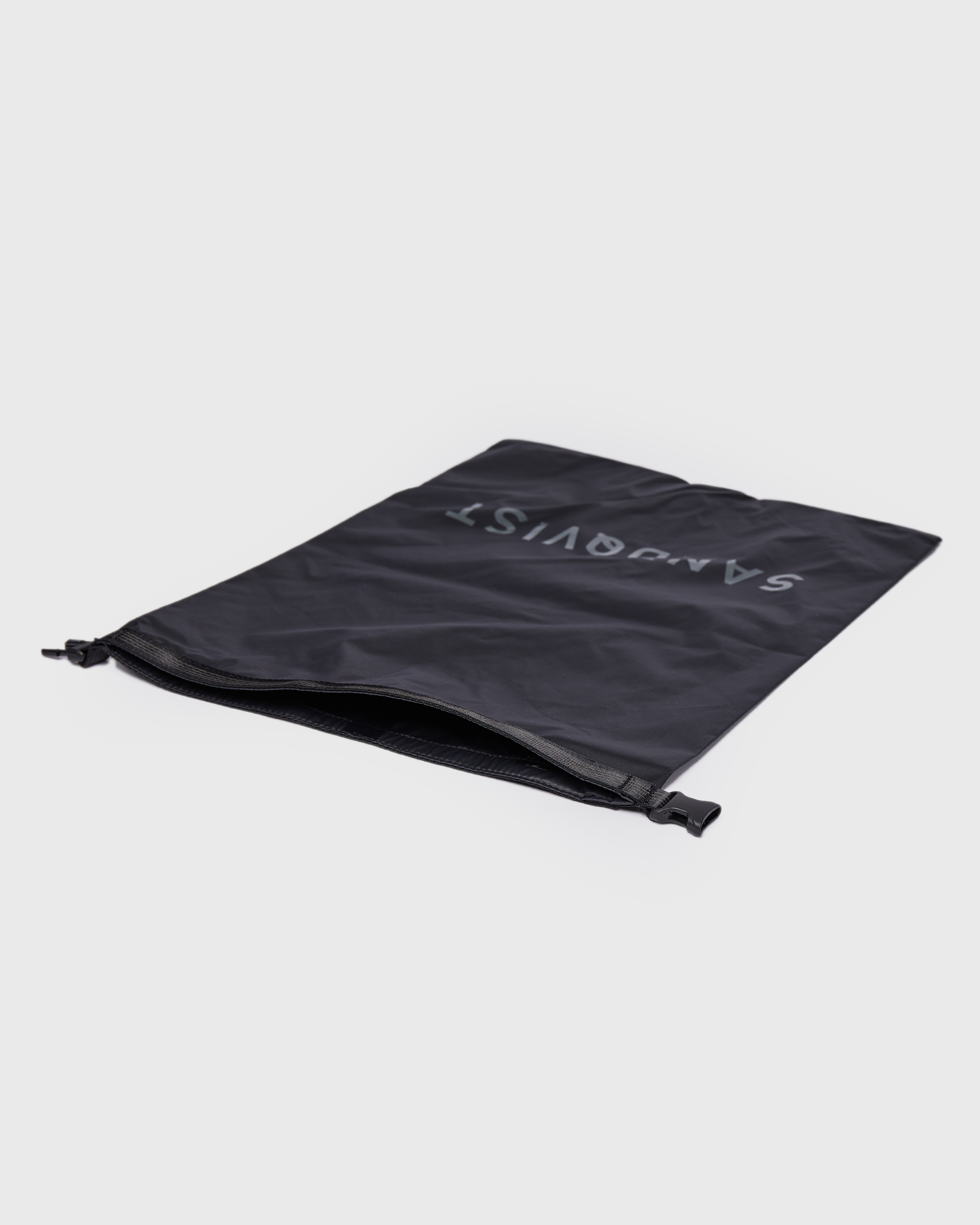 ITEMS Dry Bag is in color black (3 of 3)