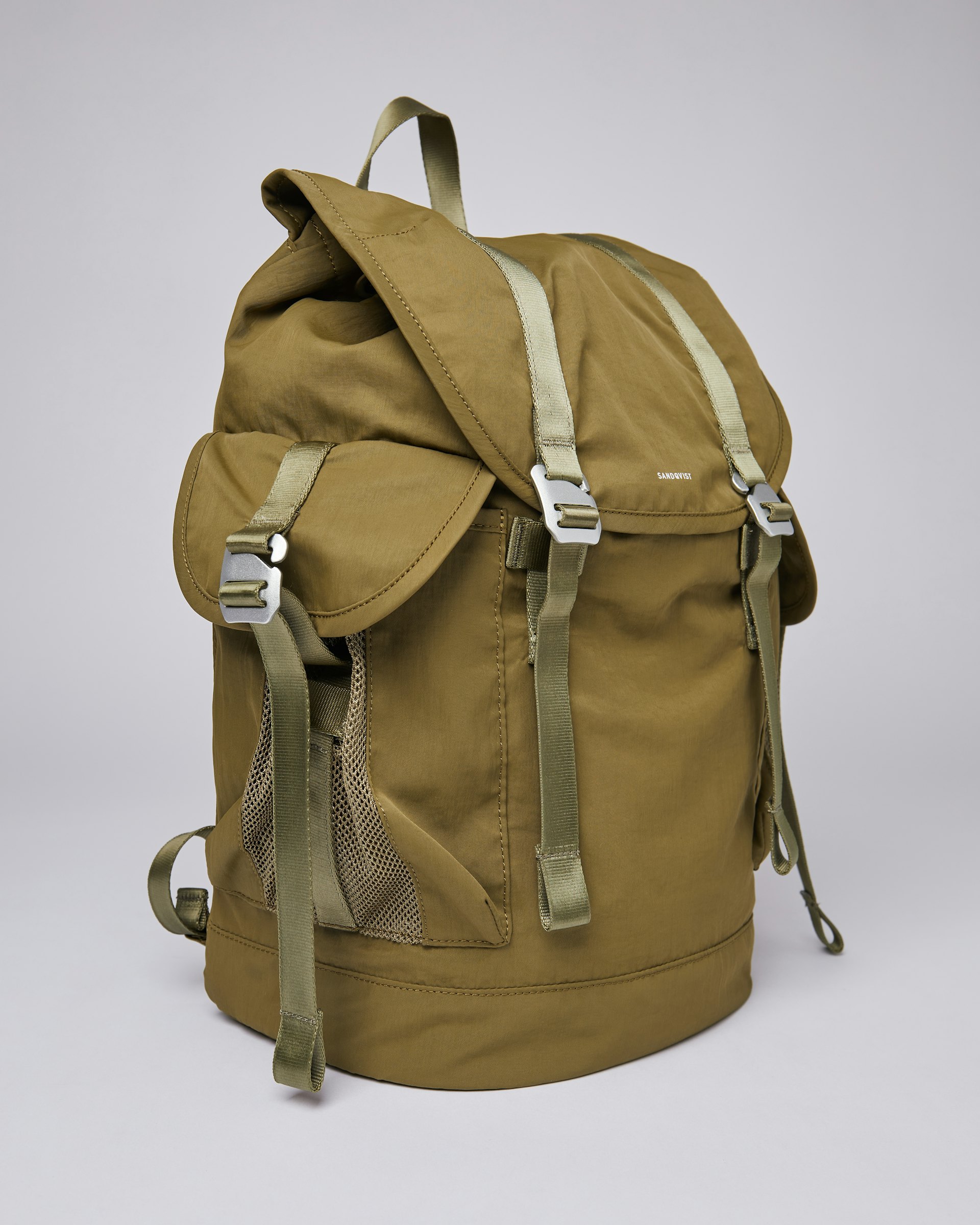 Charlie Vegan belongs to the category Backpacks and is in color military olive (4 of 7)