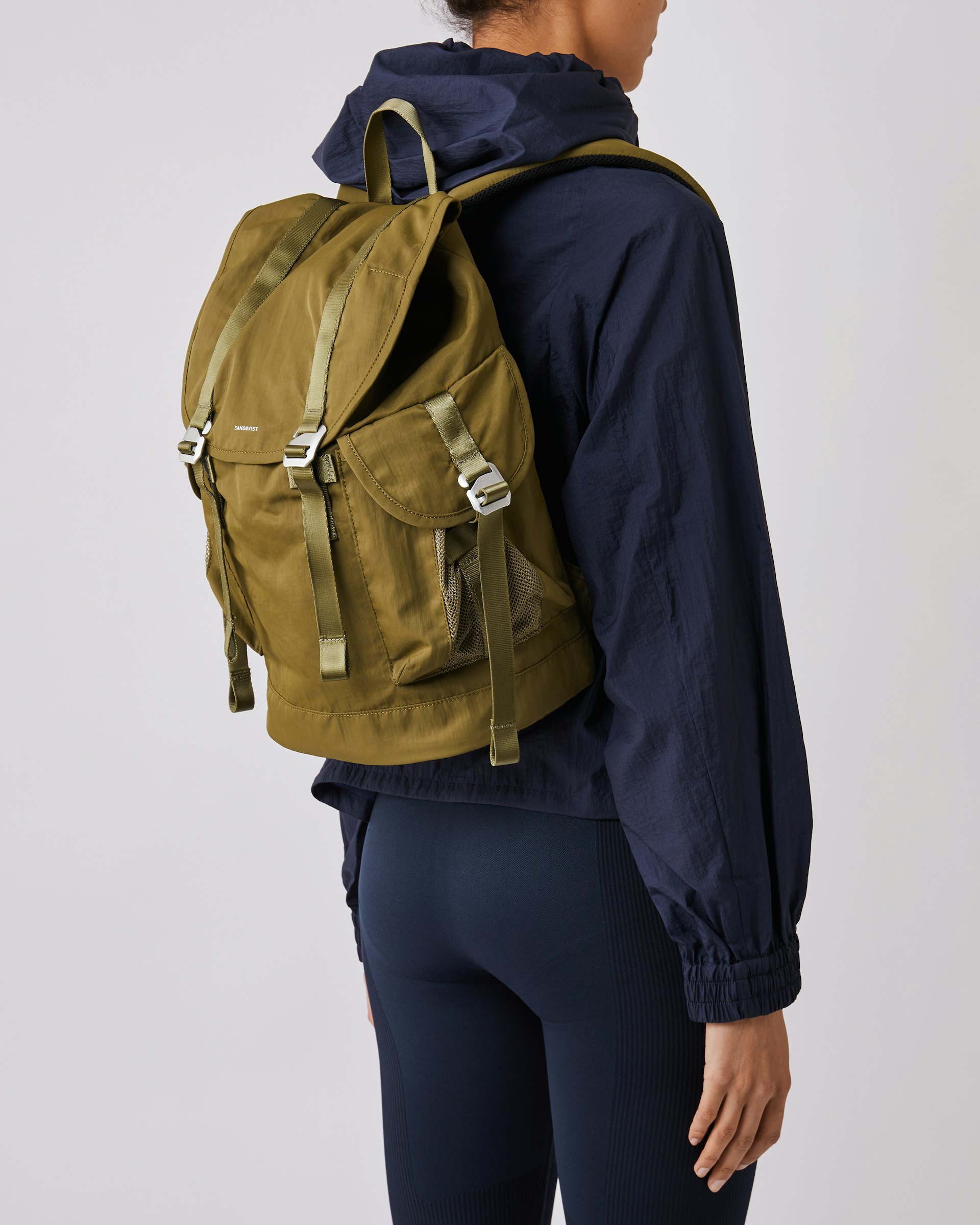 Charlie Vegan belongs to the category Backpacks and is in color military olive (7 of 7)