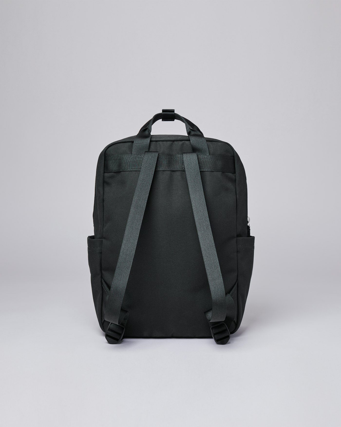 Knut är i färgen svart (2 av 7)