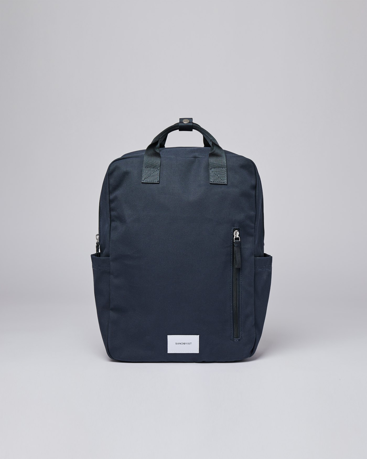 Knut is in color navy blue with navy webbing (1 of 6)