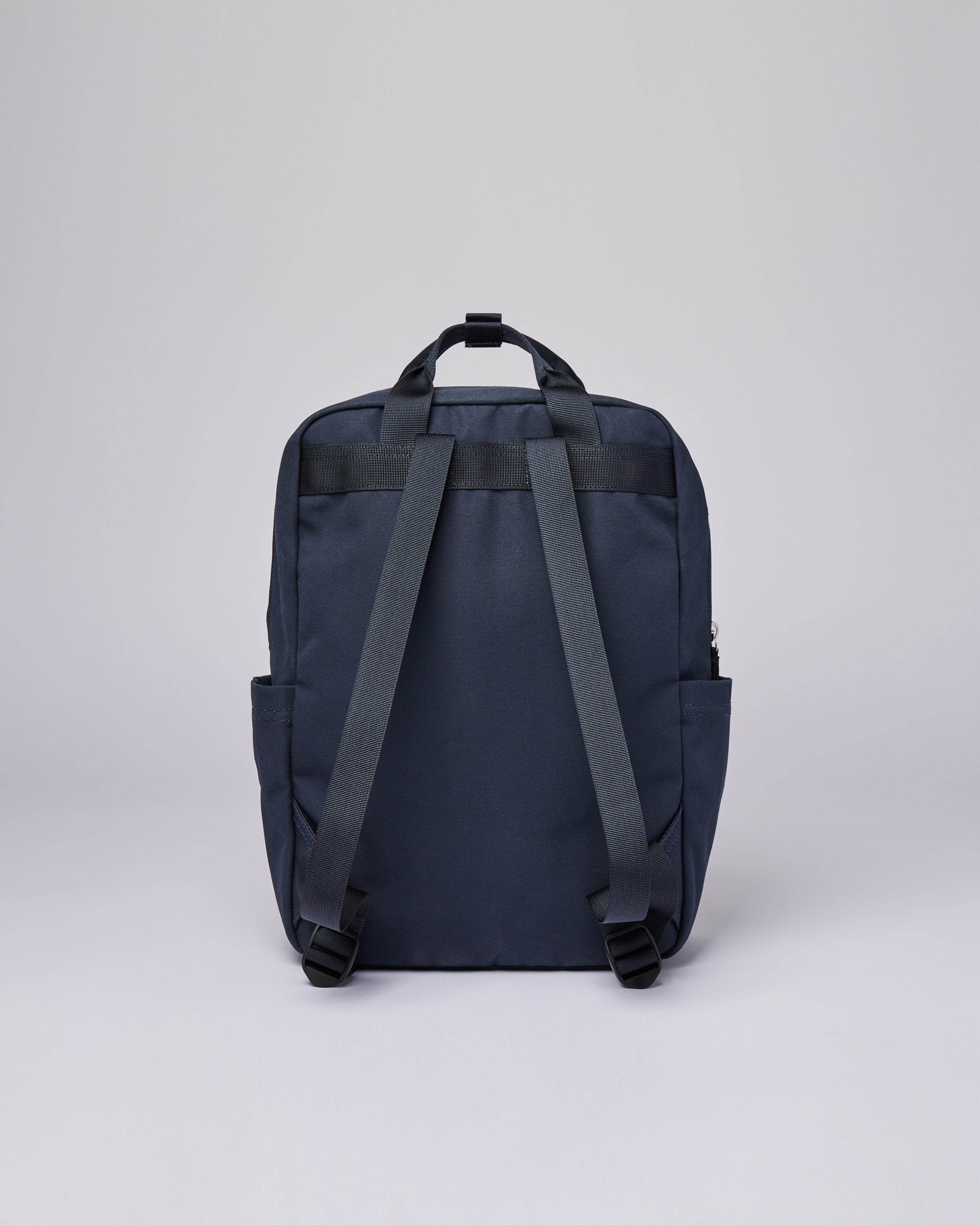 Knut est en couleur navy blue with navy webbing (2 de 6)