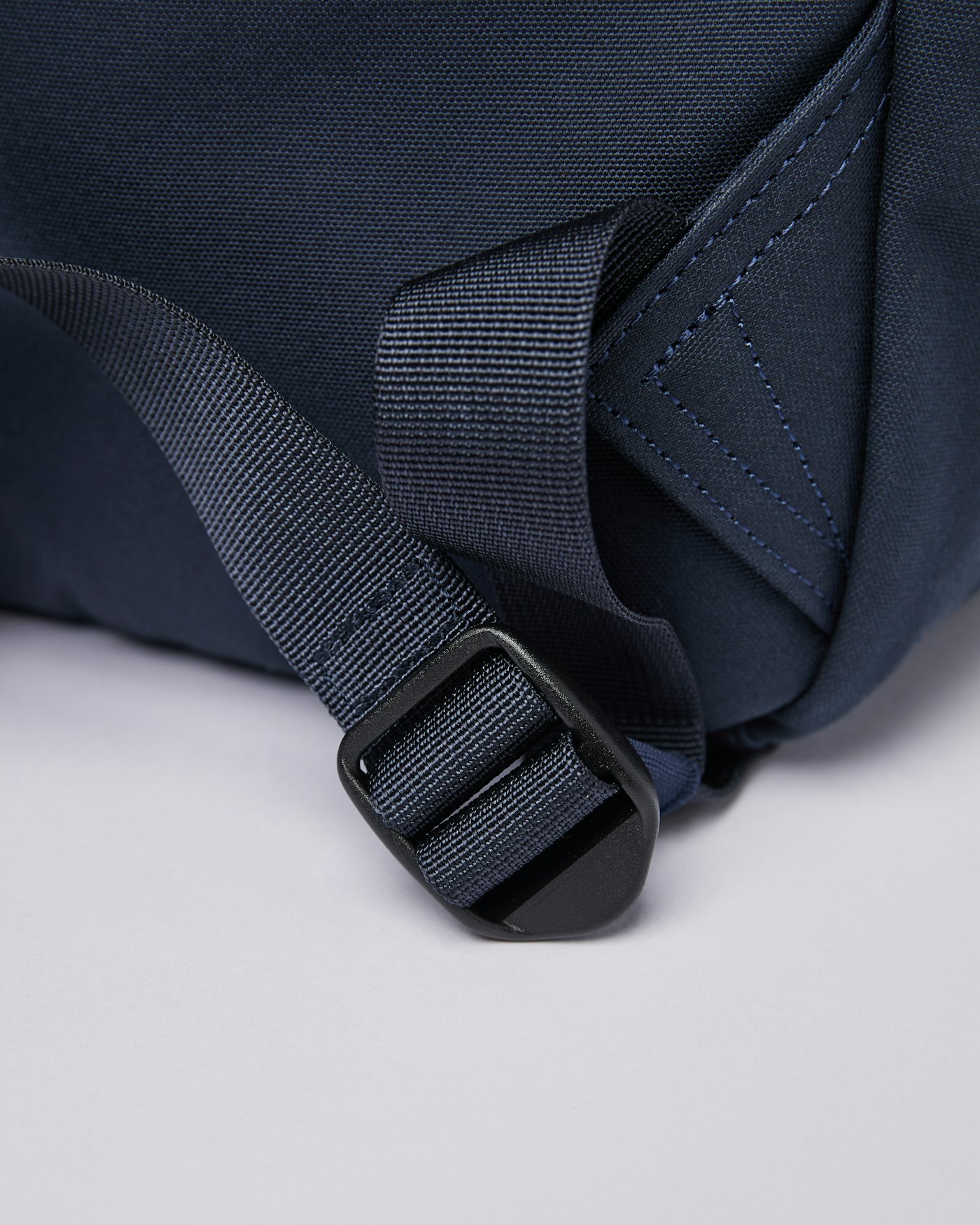 Knut är i färgen navy (4 av 7)