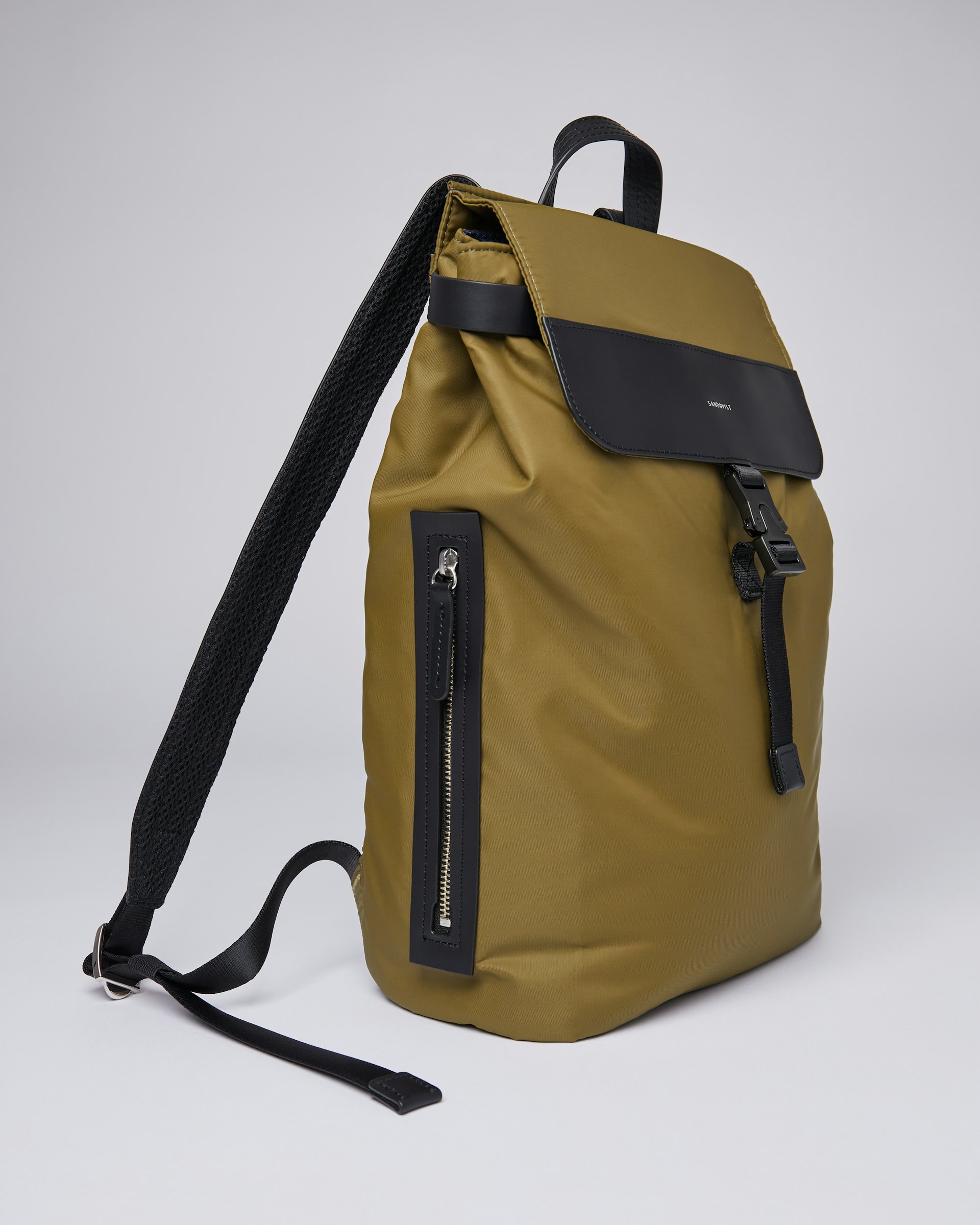 Alva Nylon belongs to the category Backpacks and is in color black & military olive (4 of 6)