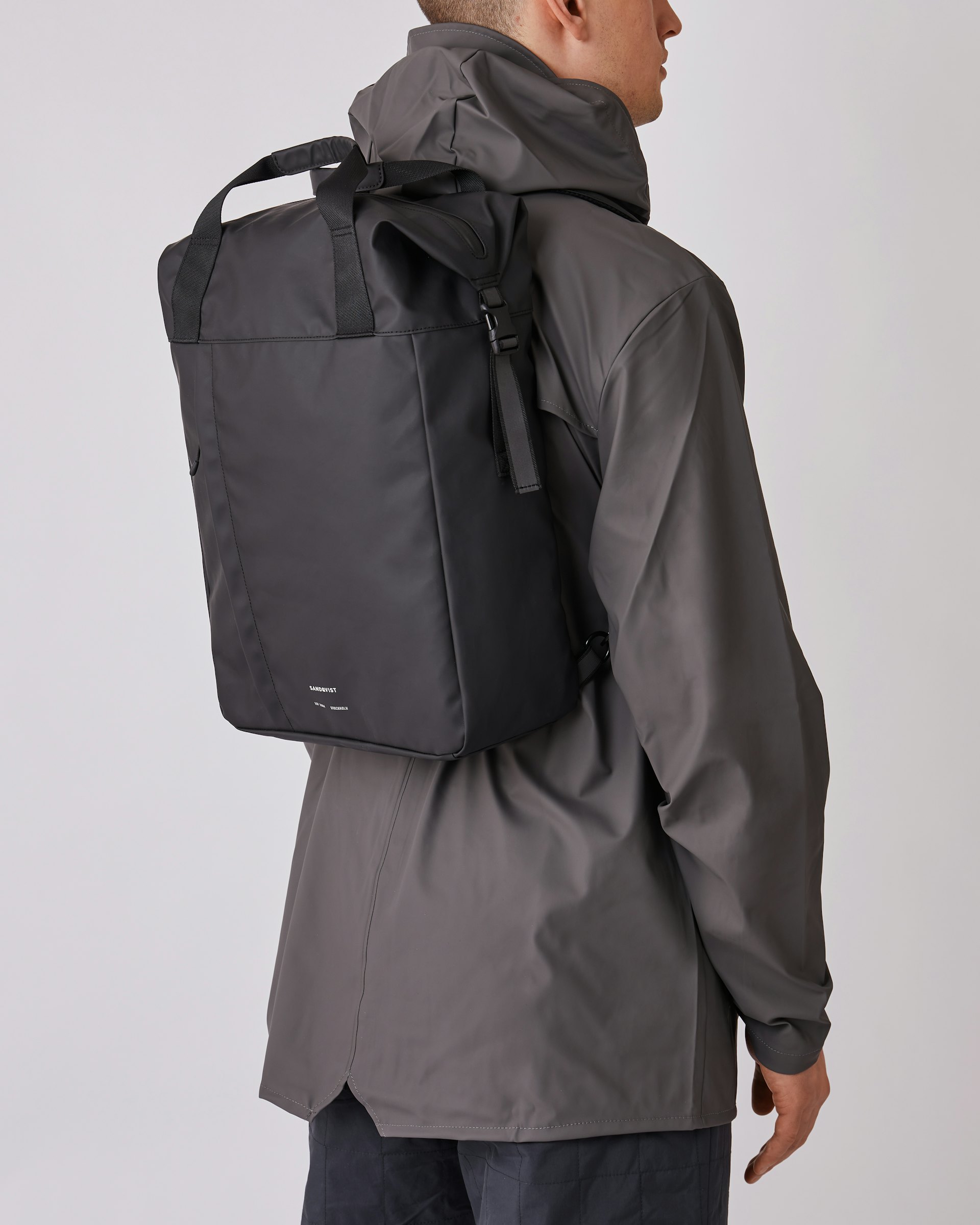 Atle belongs to the category Backpacks and is in color black (6 of 6)