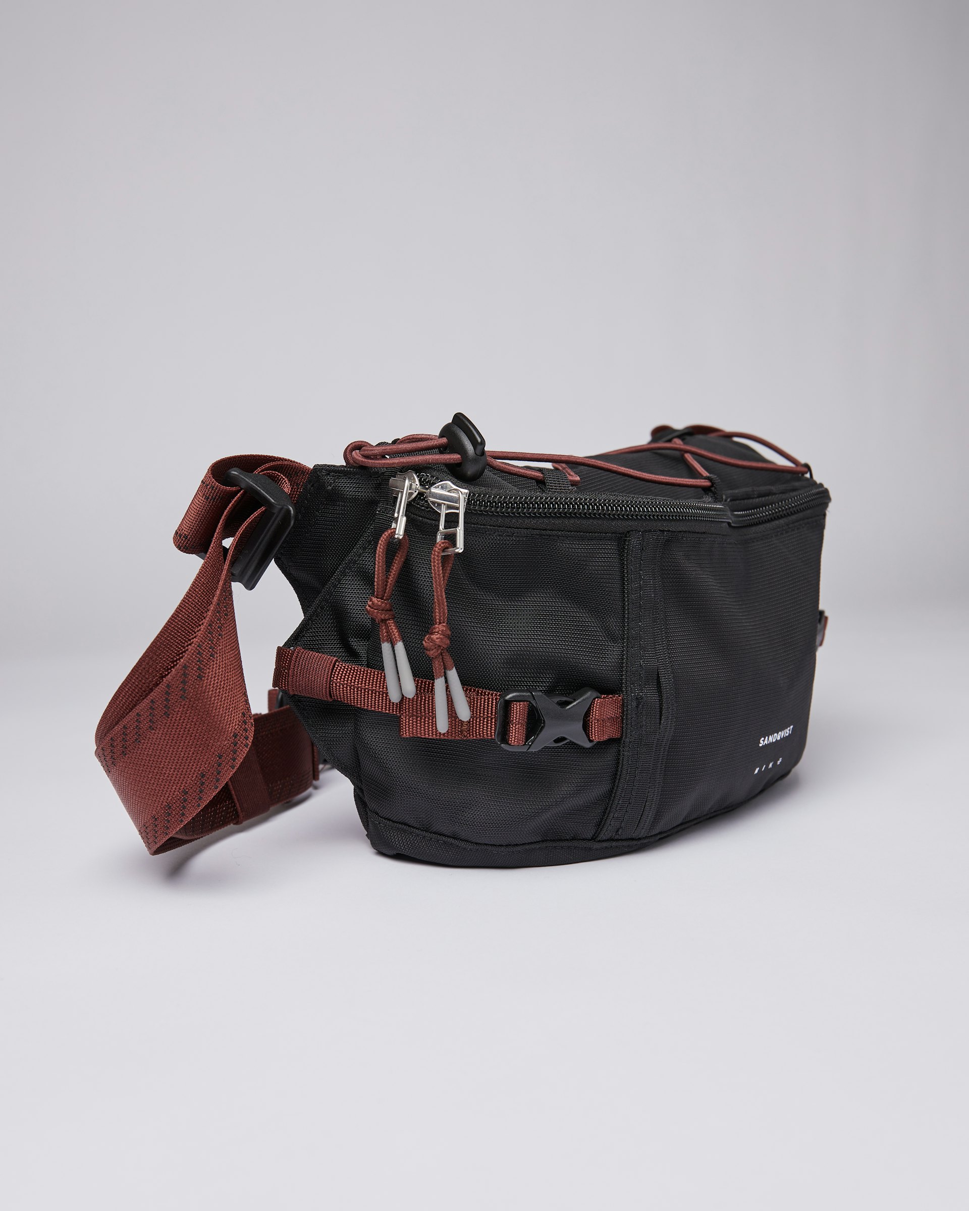 Allterrain Hike belongs to the category Bum bags and is in color black (4 of 7)