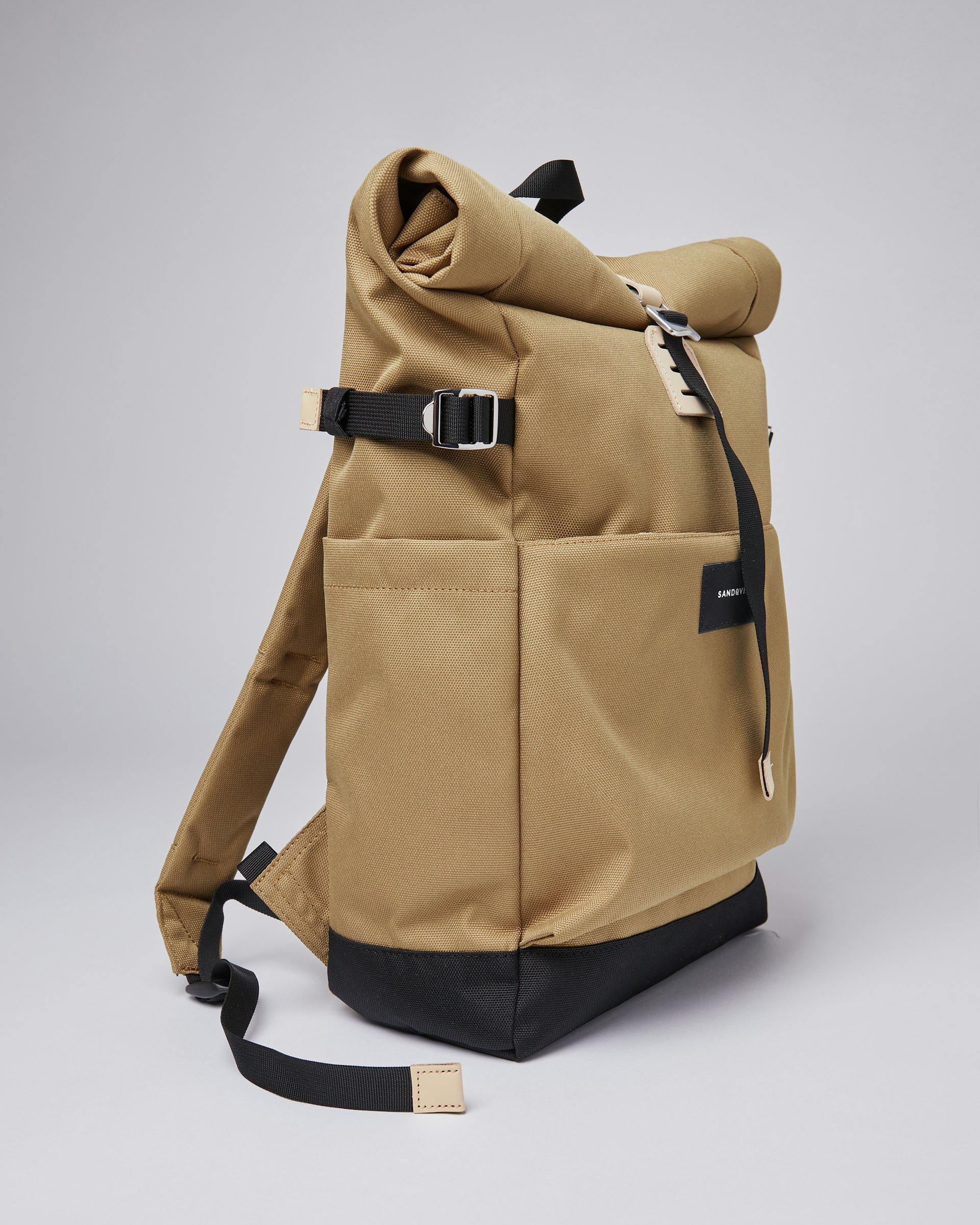 Ilon belongs to the category Backpacks and is in color black & bronze (4 of 7)