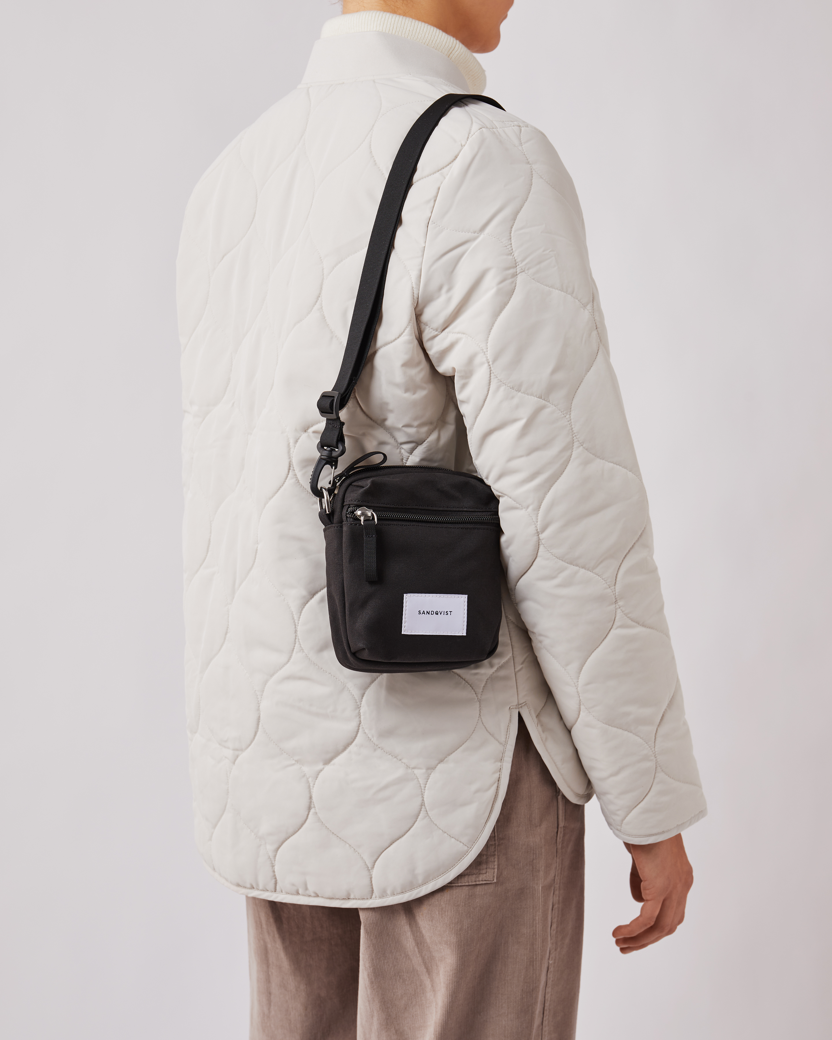 Sixten Vegan is in color black (3 of 3)