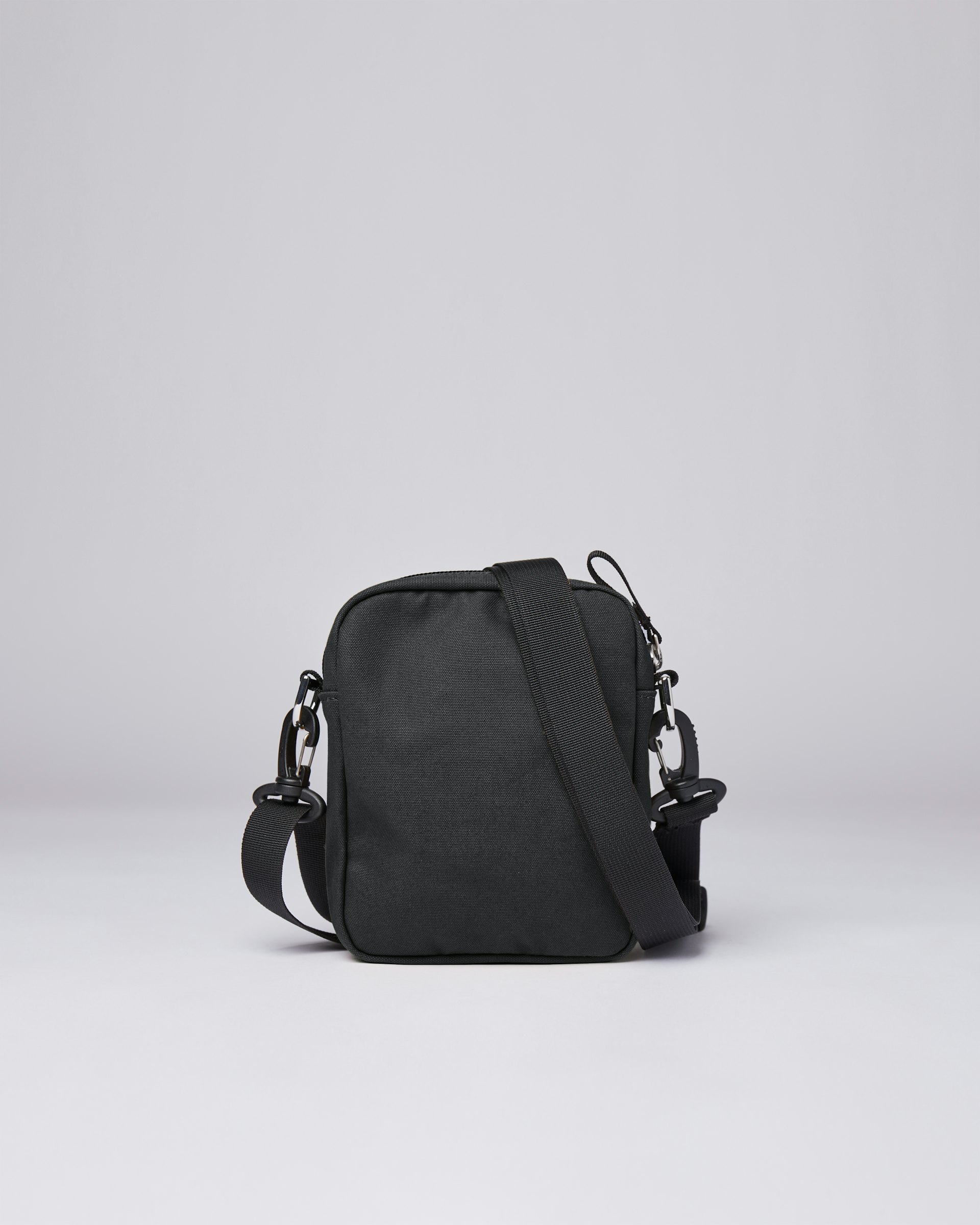Sixten Vegan Black belongs to the category Shoulder bags and is in color black (3 of 4)