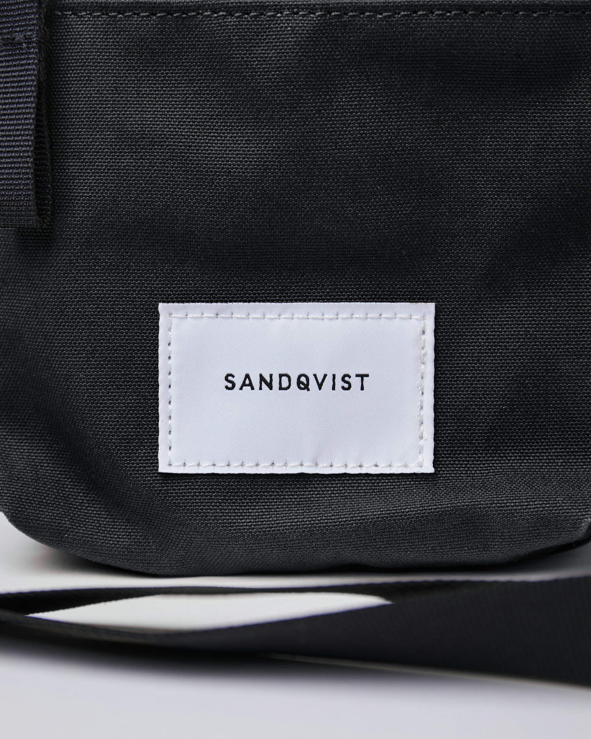 Sixten Vegan Black belongs to the category Shoulder bags and is in color black (2 of 4)