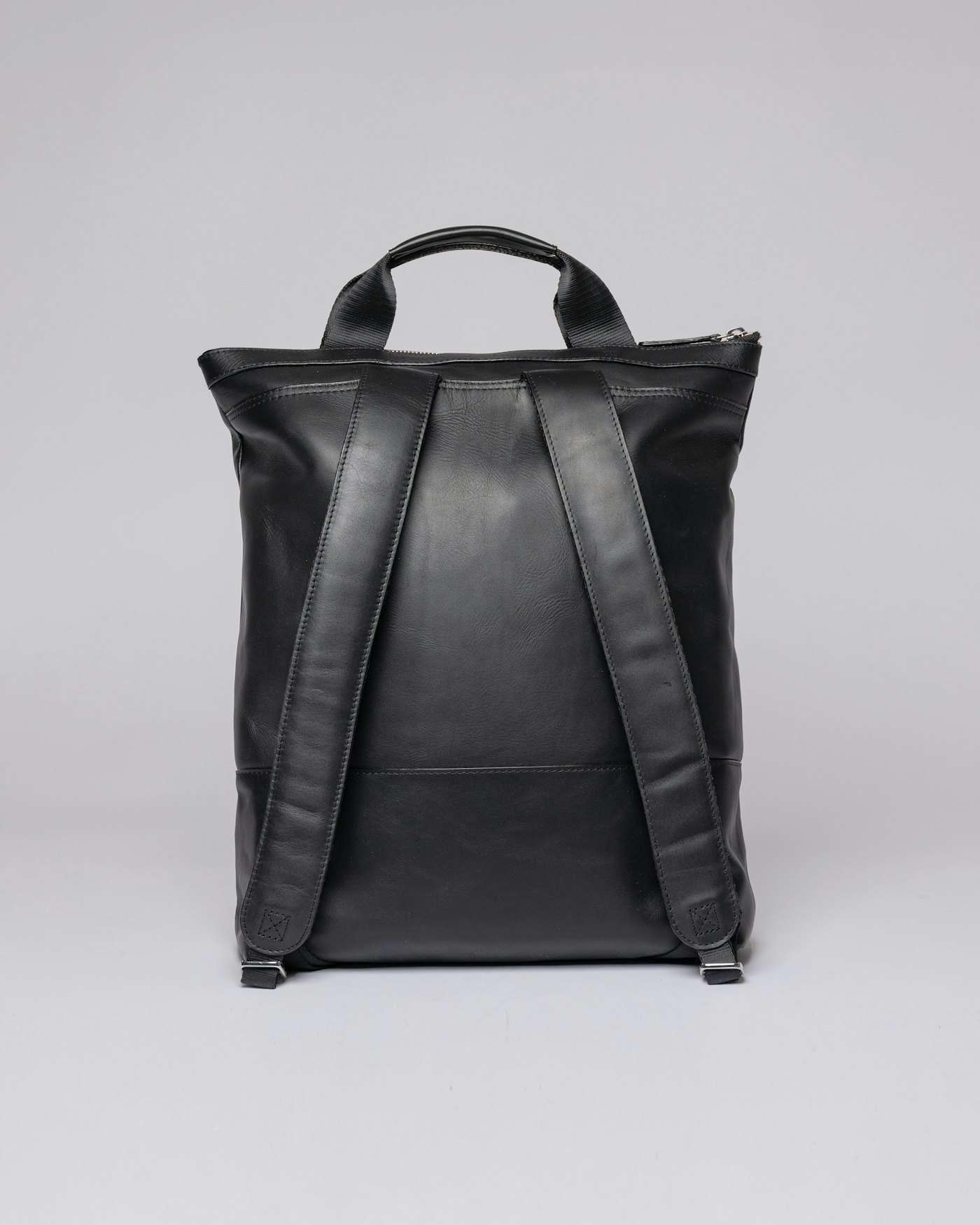 Beenie Leather Black is in color black (2 of 7)