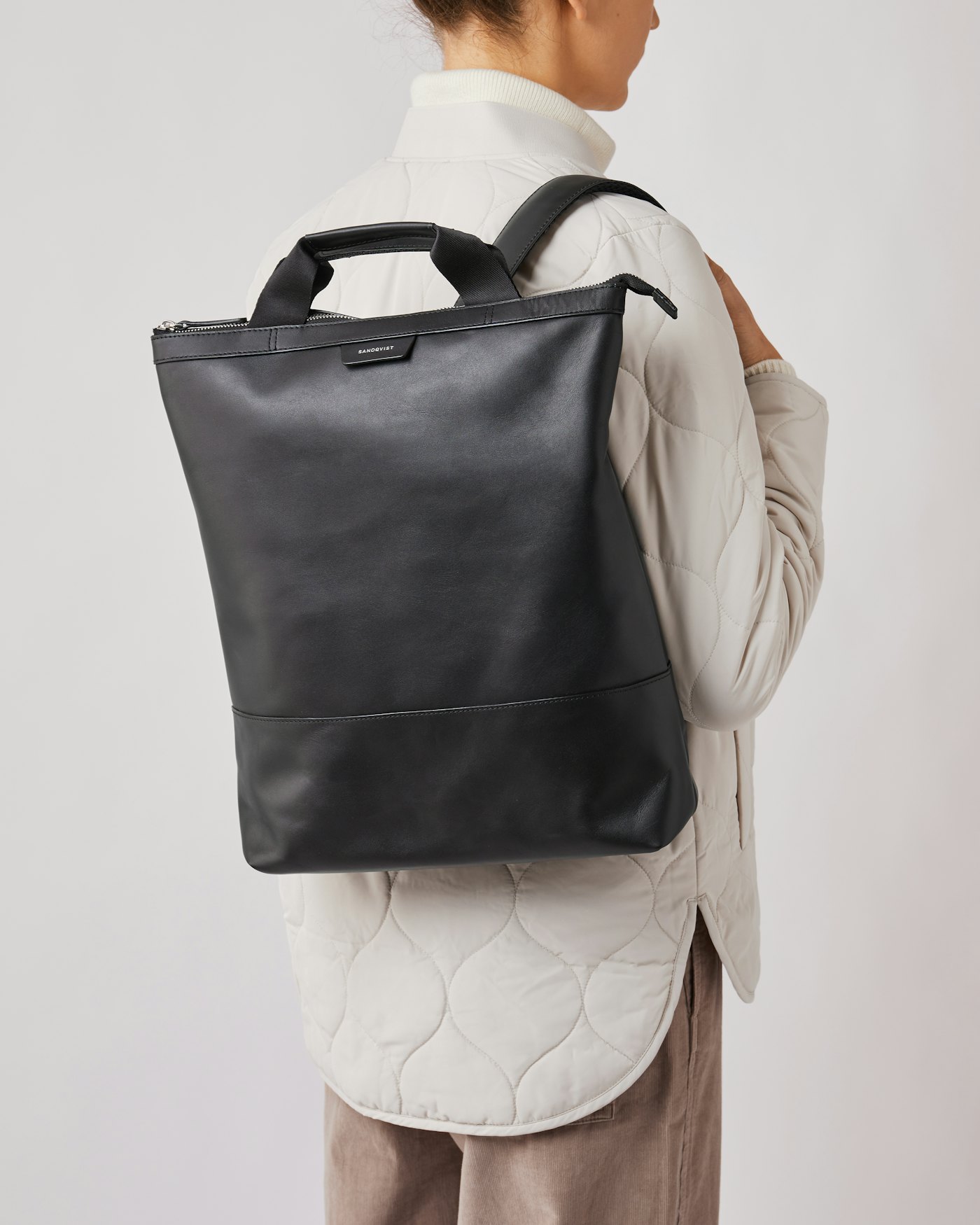 Beenie Leather Black is in color black (4 of 7)