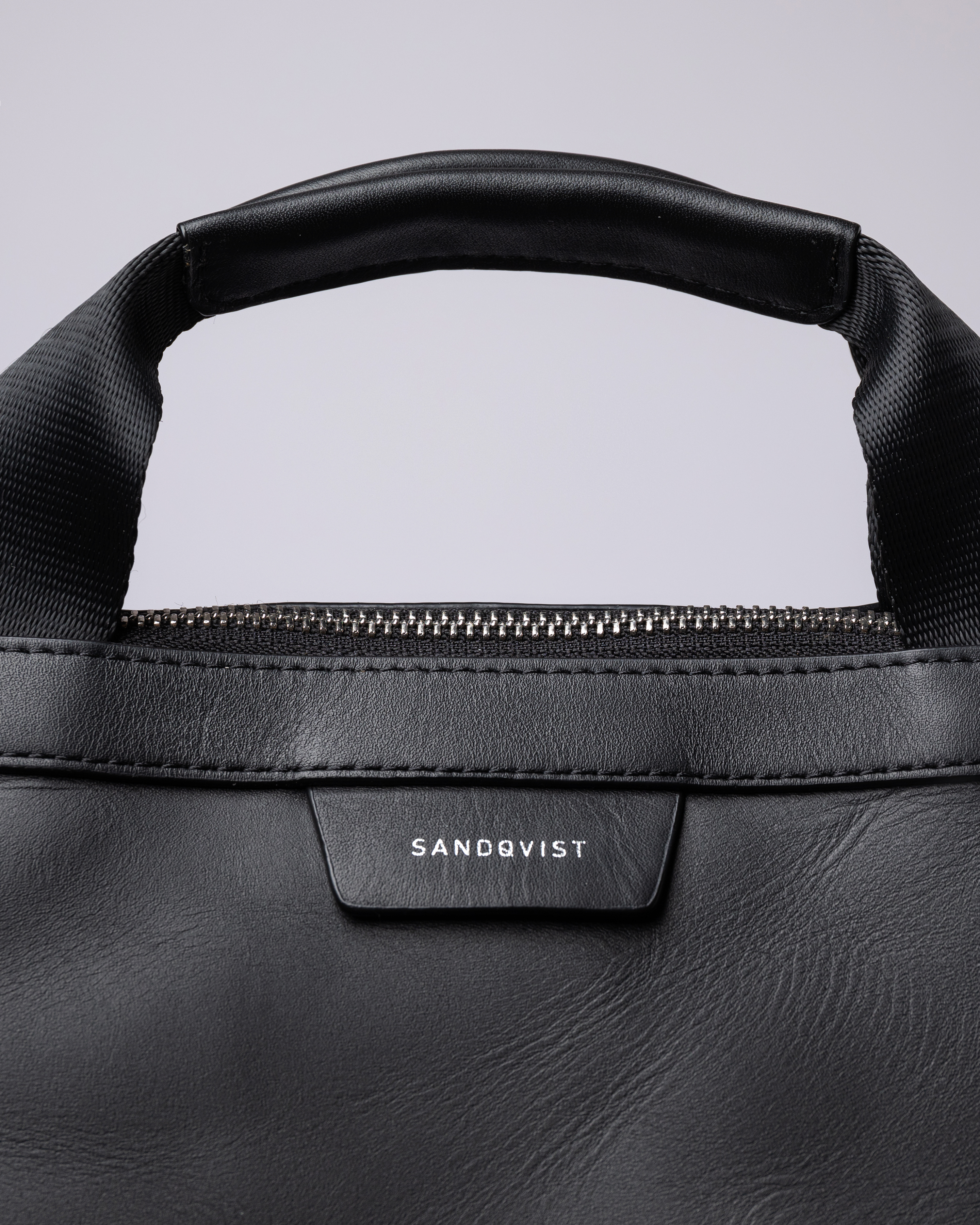 Beenie Leather Black är i färgen svart (3 av 7)