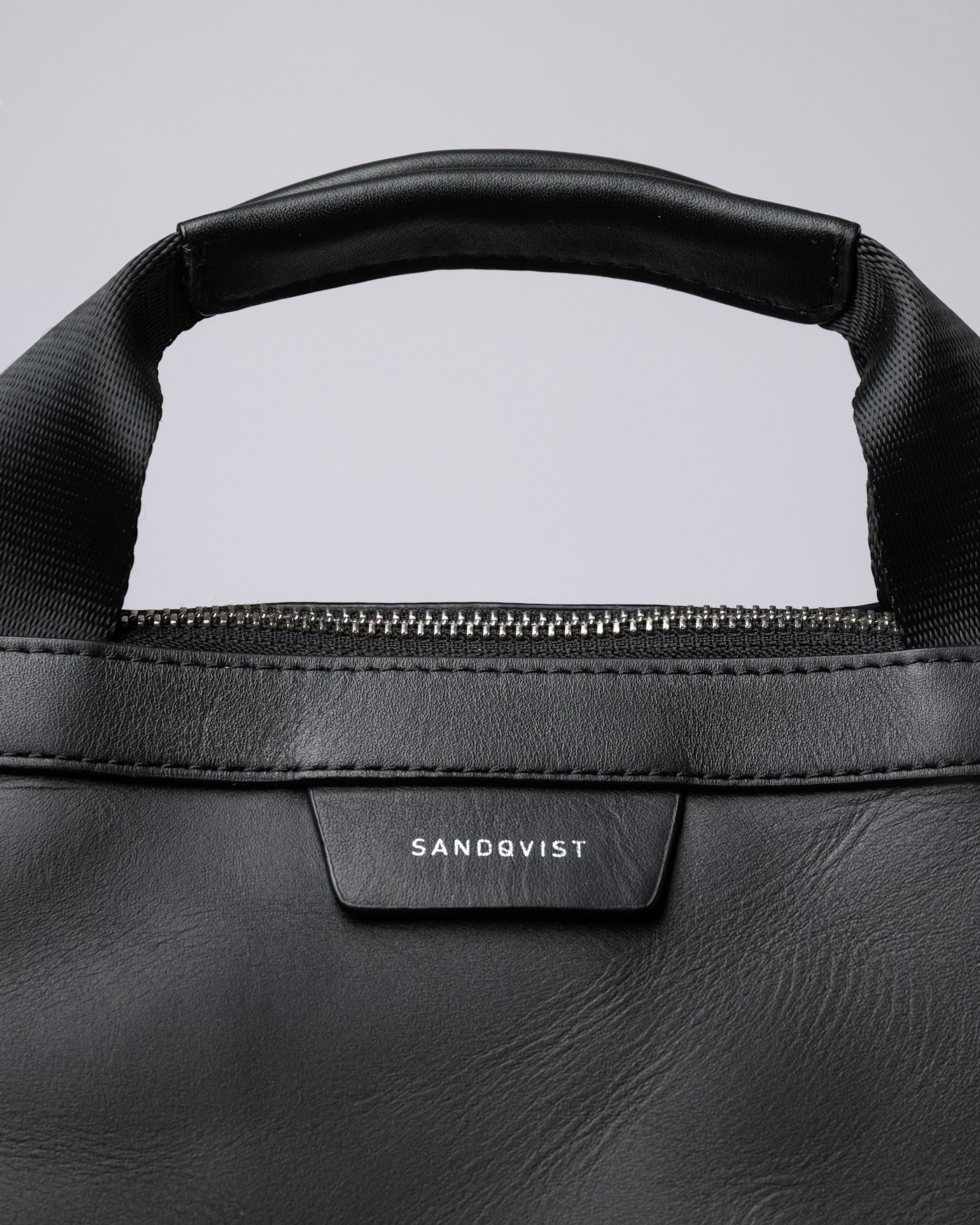 Beenie Leather Black is in color black (3 of 7)