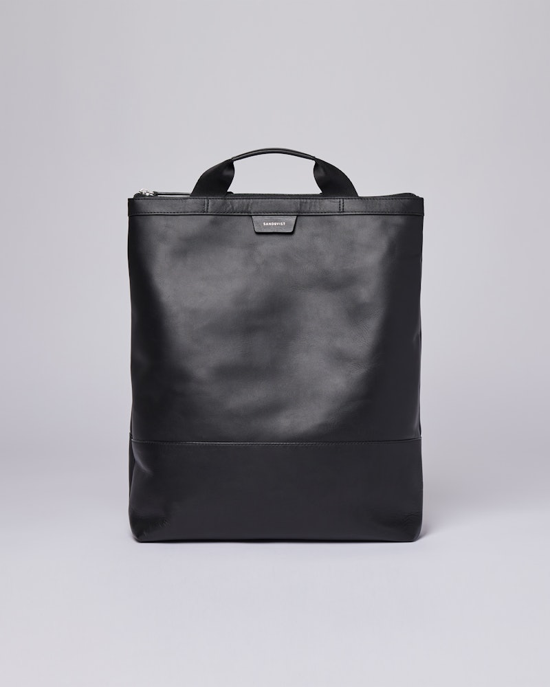 Beenie Leather Black appartient à la catégorie Leather Classics Collection et est en couleur noir