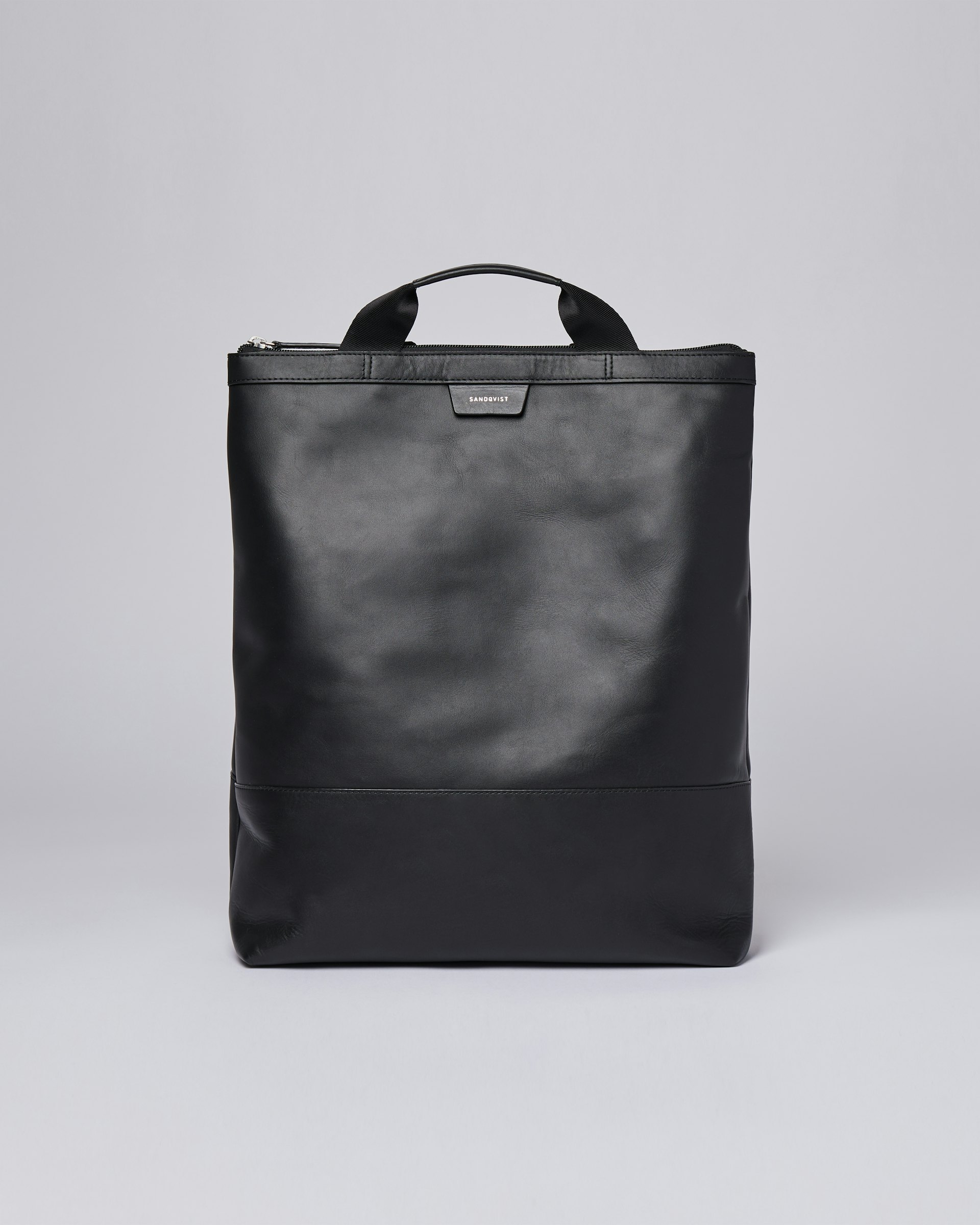 Beenie Leather Black tillhör kategorin Backpacks och är i färgen black