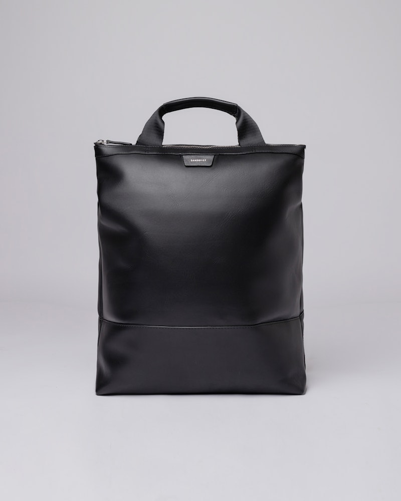 Beenie Leather Black tillhör kategorin Leather Classics Collection och är i färgen svart