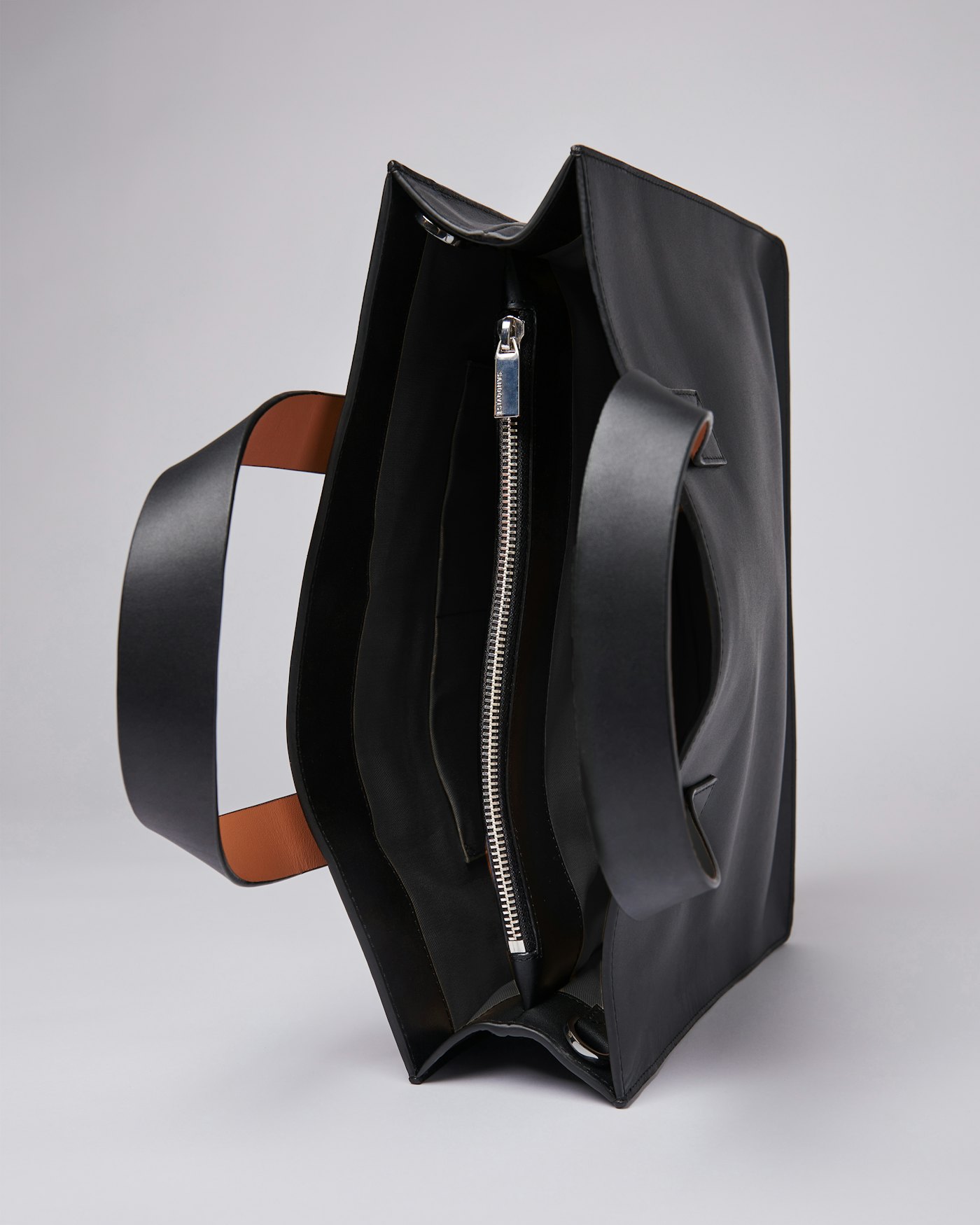 Edie är i färgen svart (4 av 9)