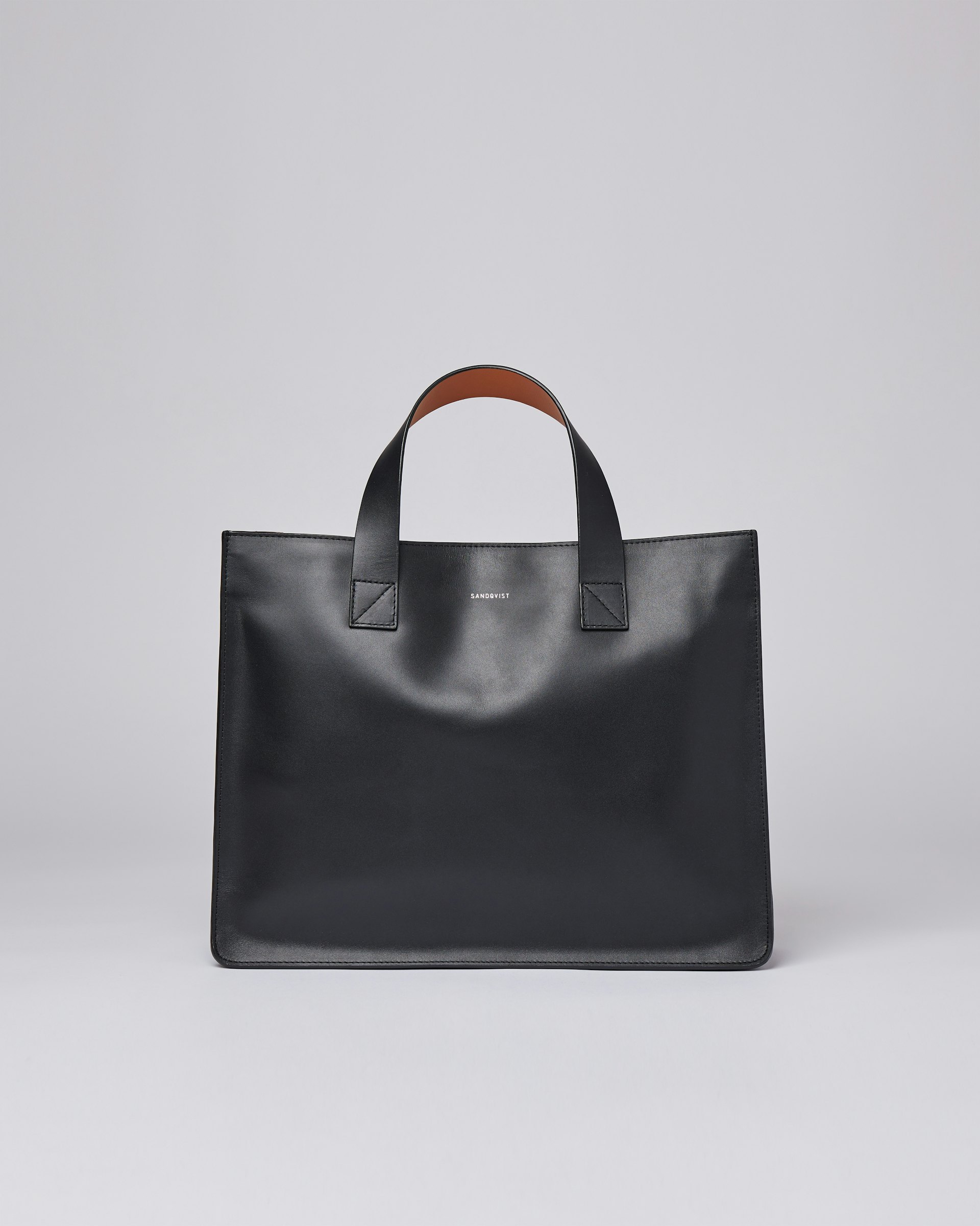 Edie belongs to the category Tote bags and is in color svart