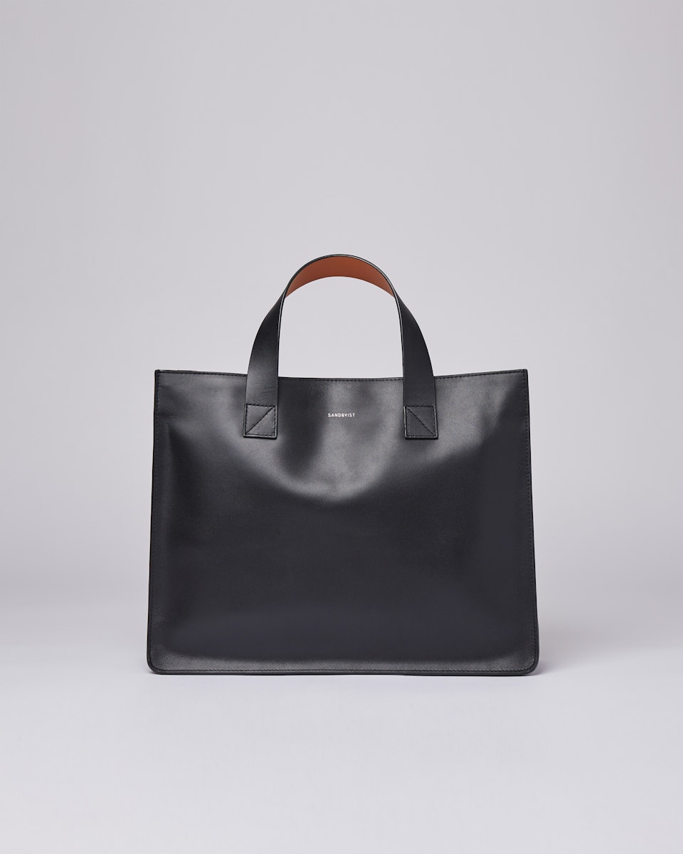 Edie belongs to the category Shoulder bags and is in color black (1 of 7)