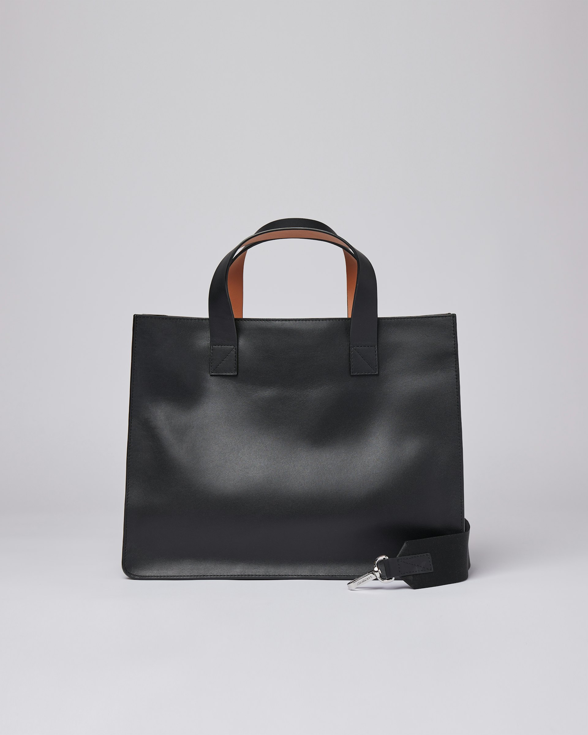 Edie belongs to the category Tote bags and is in color black (3 of 7)