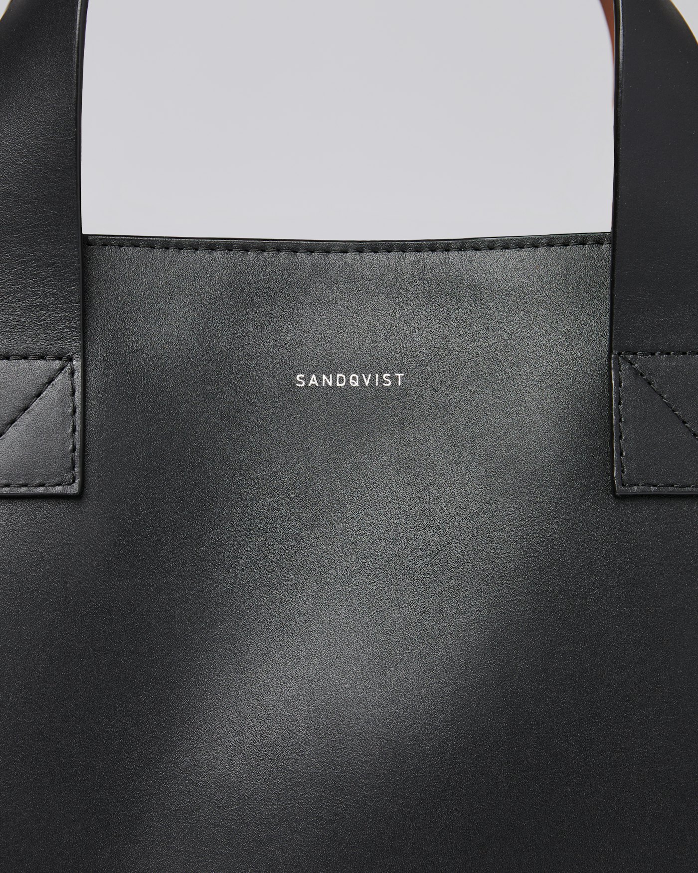 Edie är i färgen svart (3 av 9)