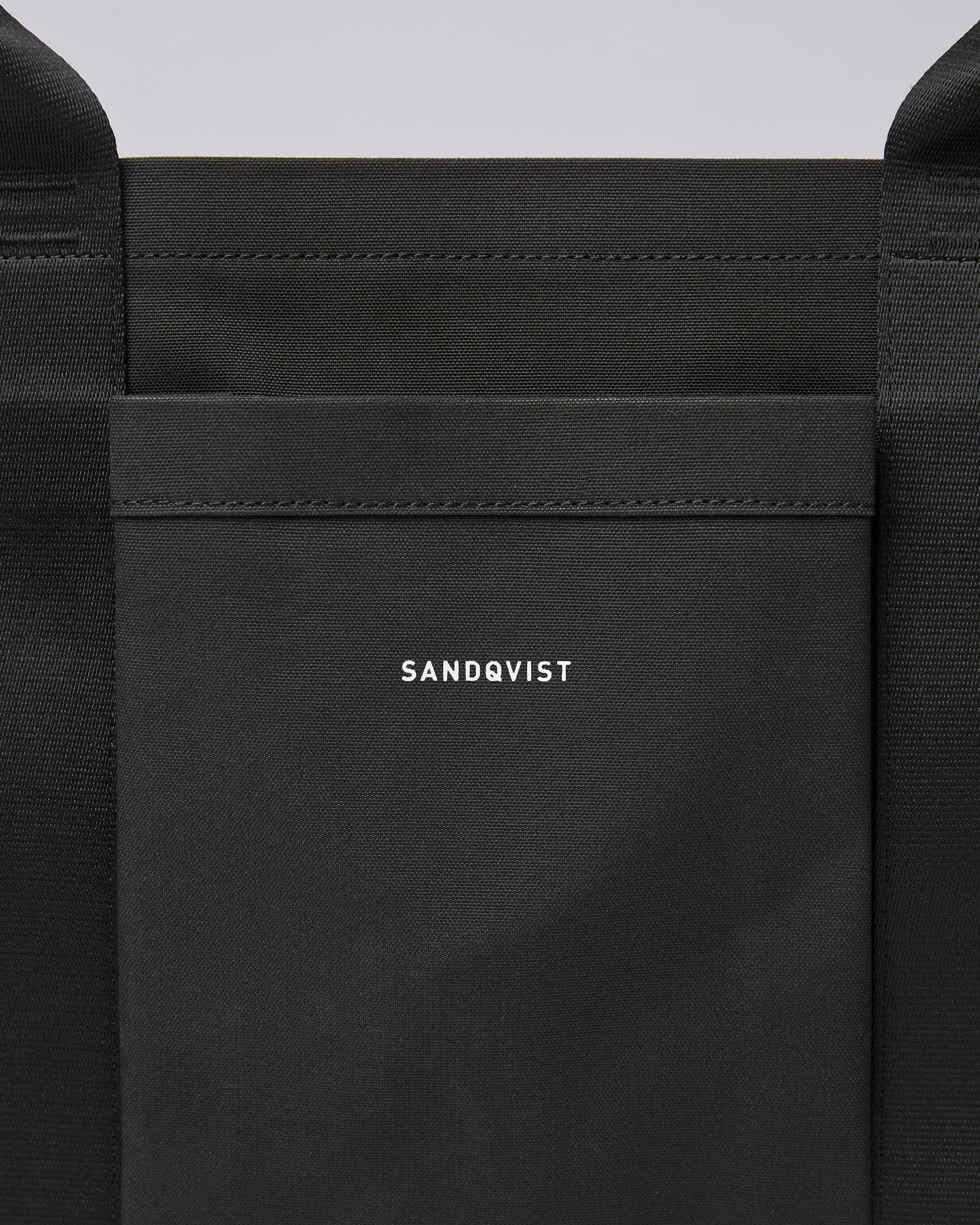 Garden Bag gehört zur kategorie Collaborations und ist farbig black (2 oder 7)