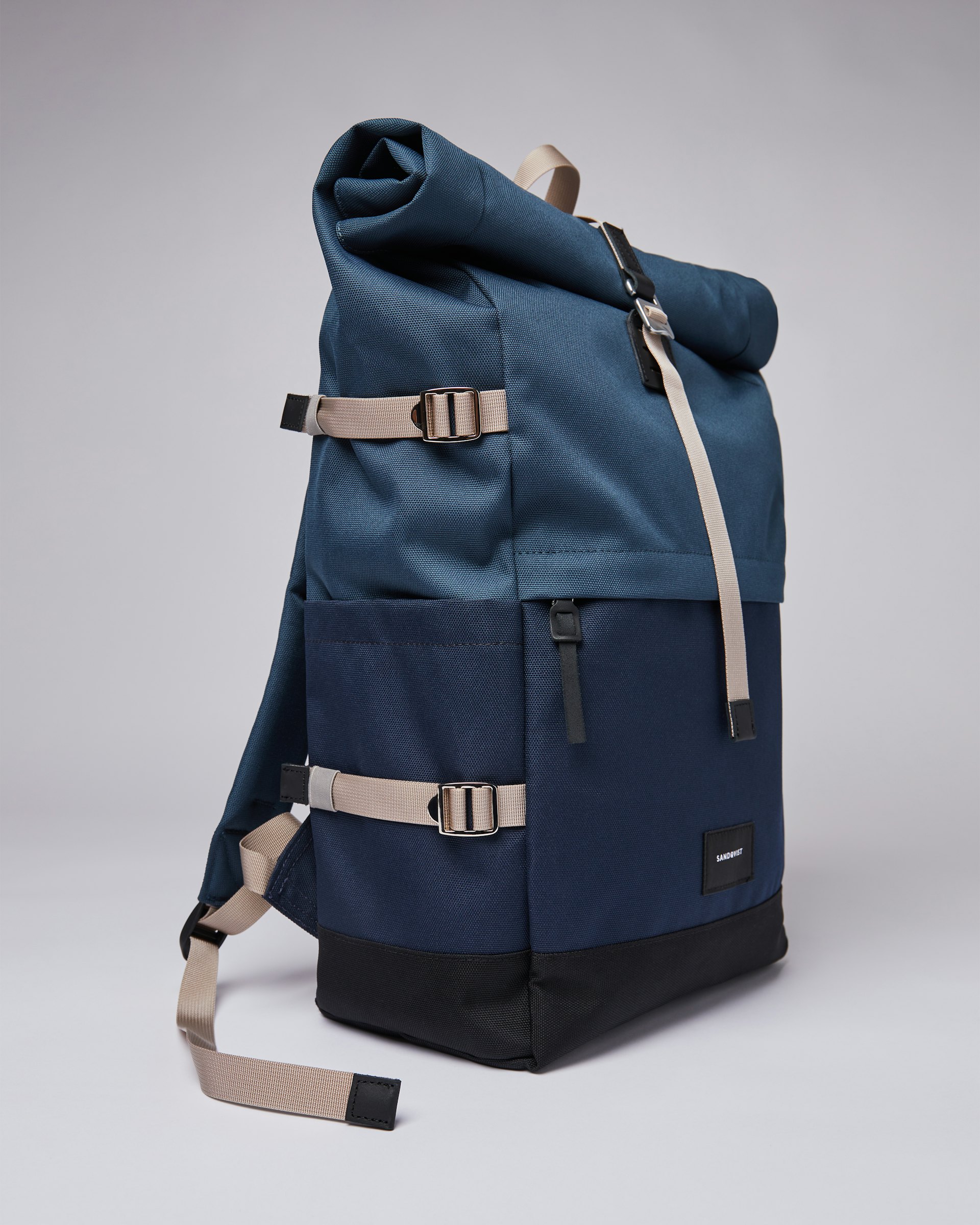 Bernt belongs to the category Backpacks and is in color steel blue & navy (4 of 7)